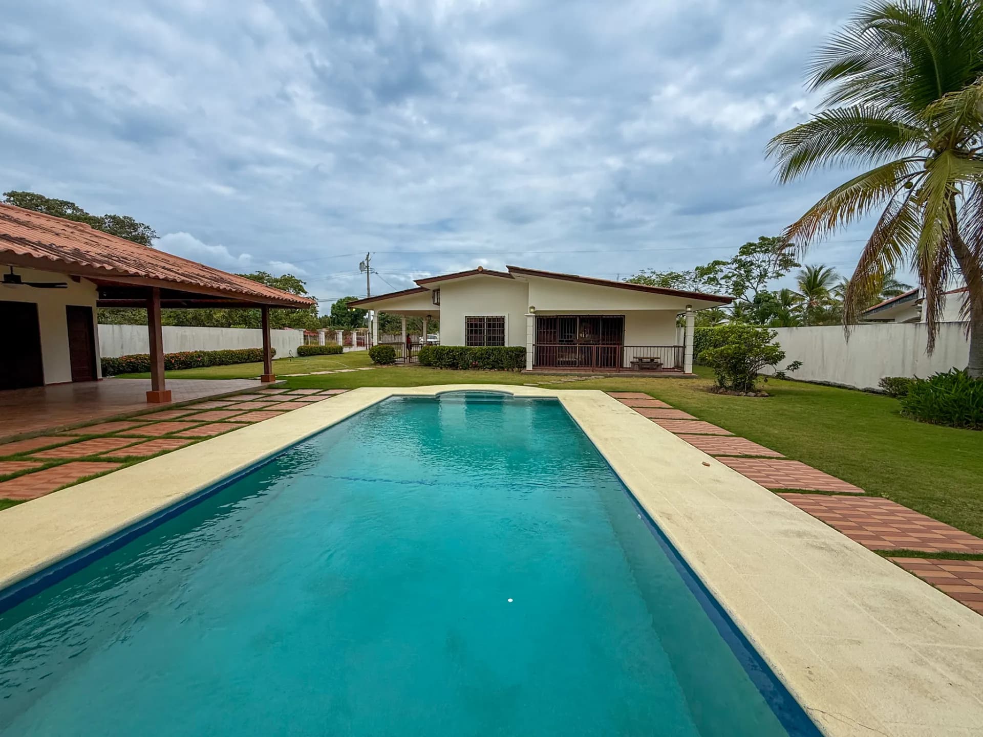 Spacious 3-Bedroom Beachside Home, 0.28 Acres, Large Pool, Coronado, Panama  R-0023 - Image 1