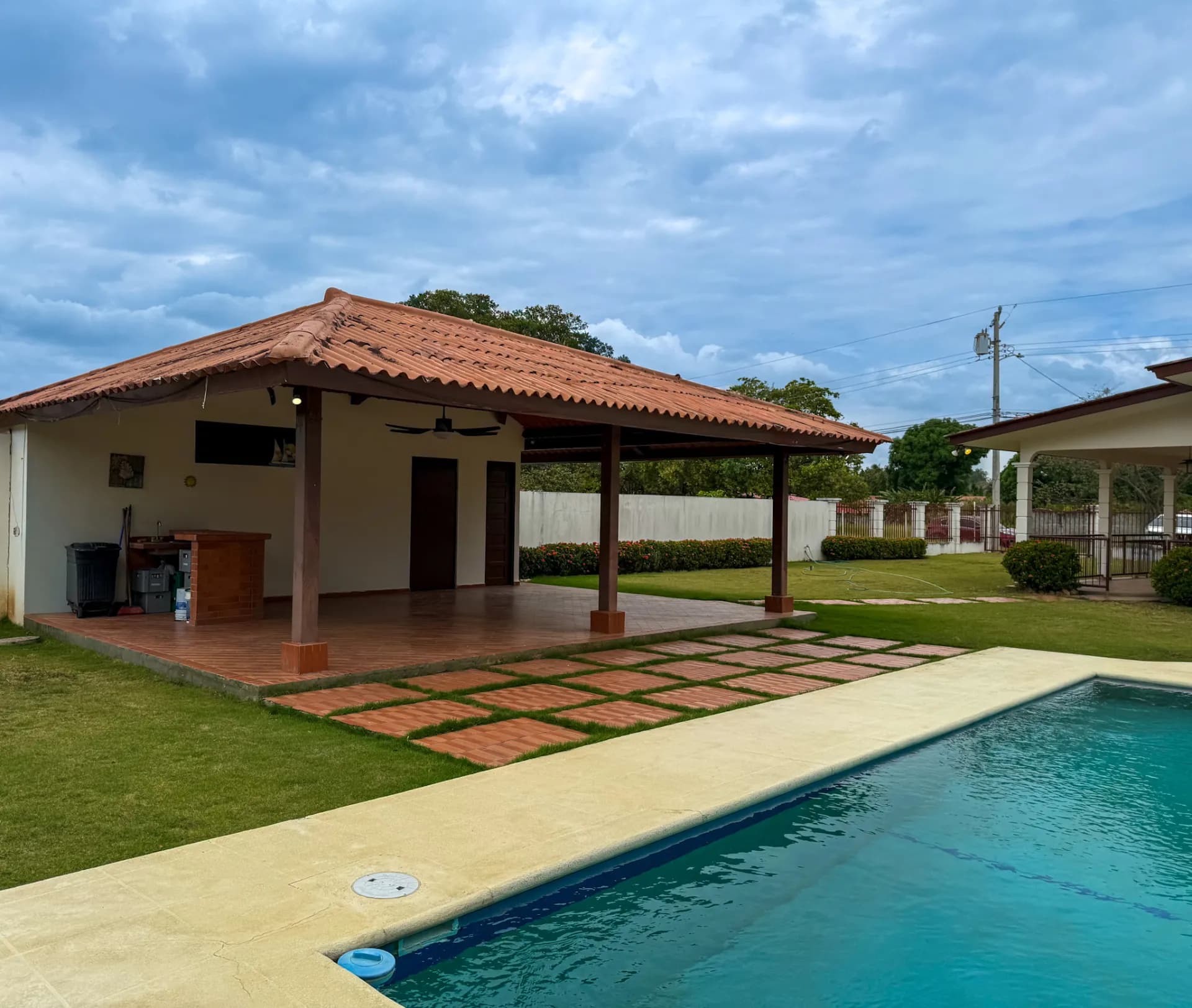 Spacious 3-Bedroom Beachside Home, 0.28 Acres, Large Pool, Coronado, Panama  R-0023 - Image 4