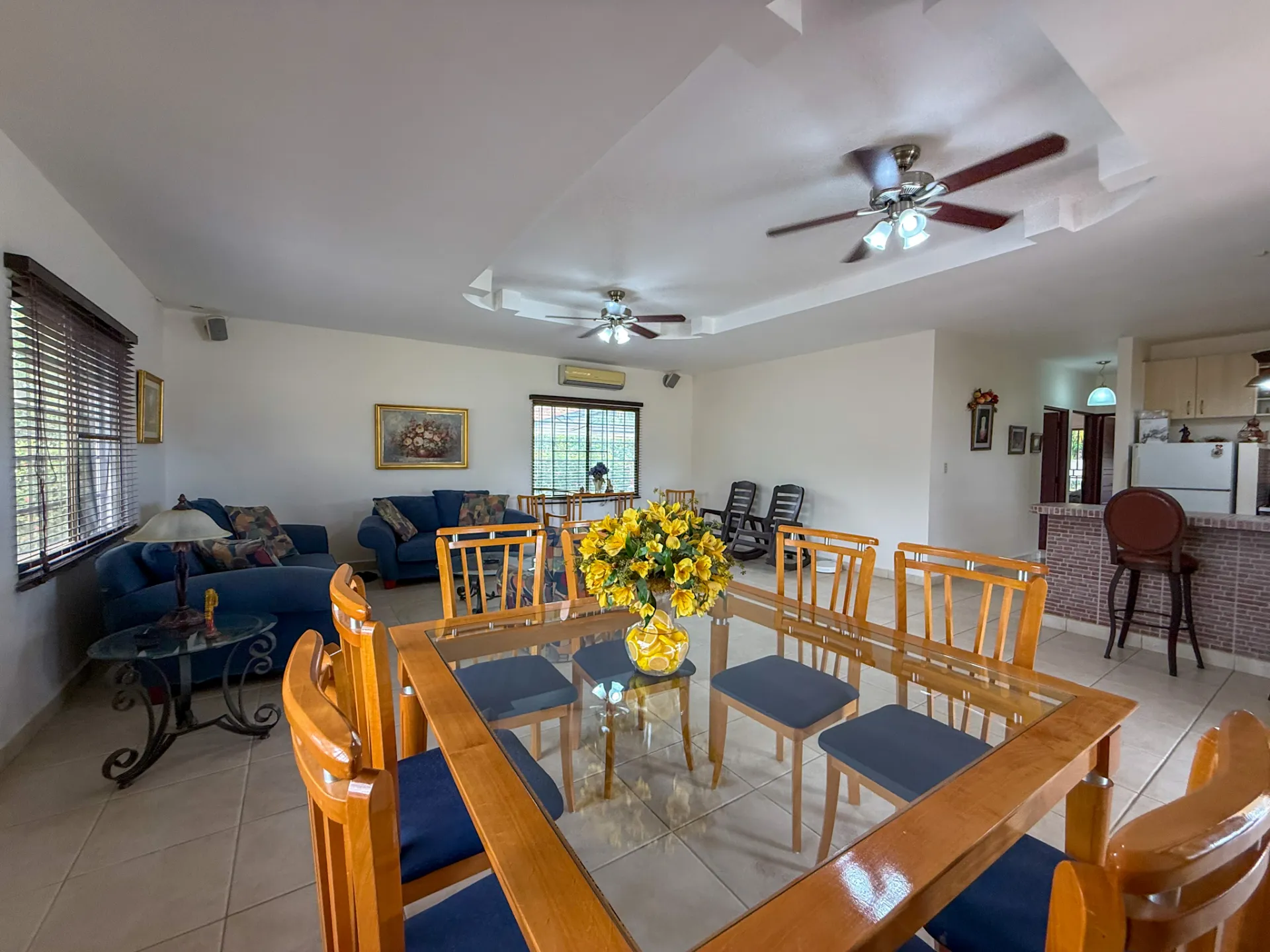 Spacious 3-Bedroom Beachside Home, 0.28 Acres, Large Pool, Coronado, Panama  R-0023 - Image 11