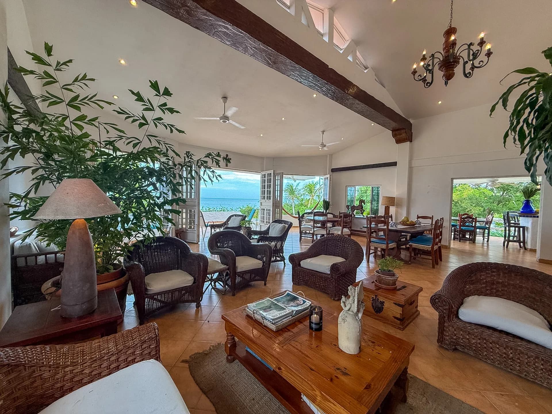 Impressive 5 Bedroom Beachfront Estate in Malibu, Panama R-0013 - Image 10