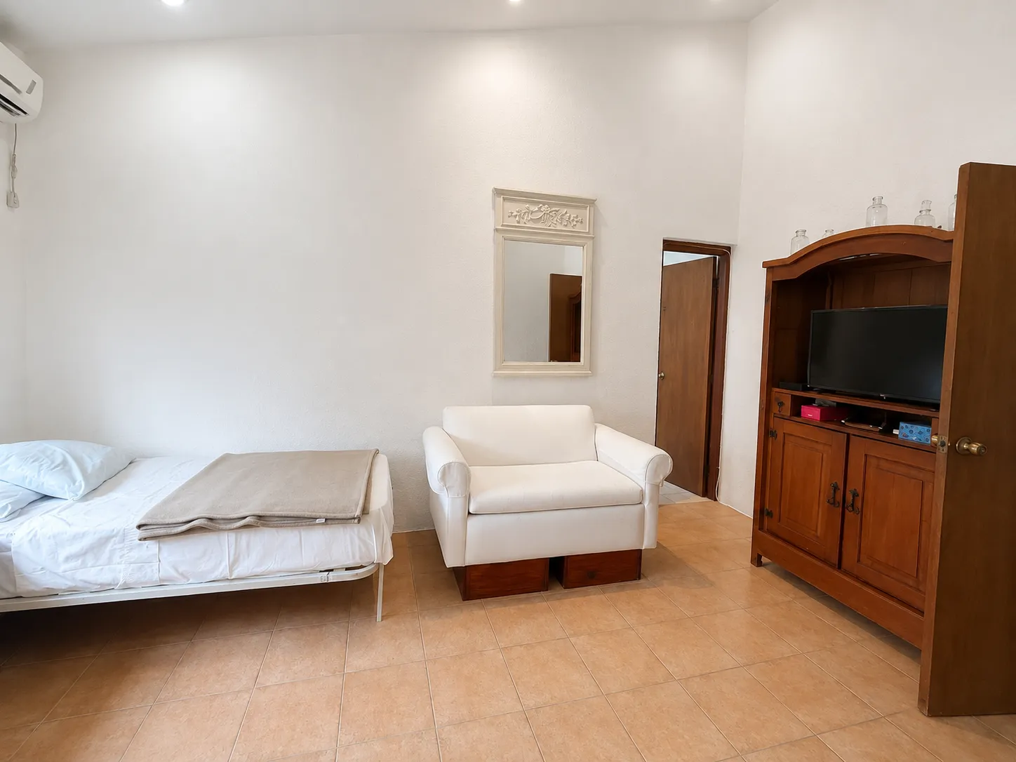 Impressive 5 Bedroom Beachfront Estate in Malibu, Panama R-0013 - Image 30