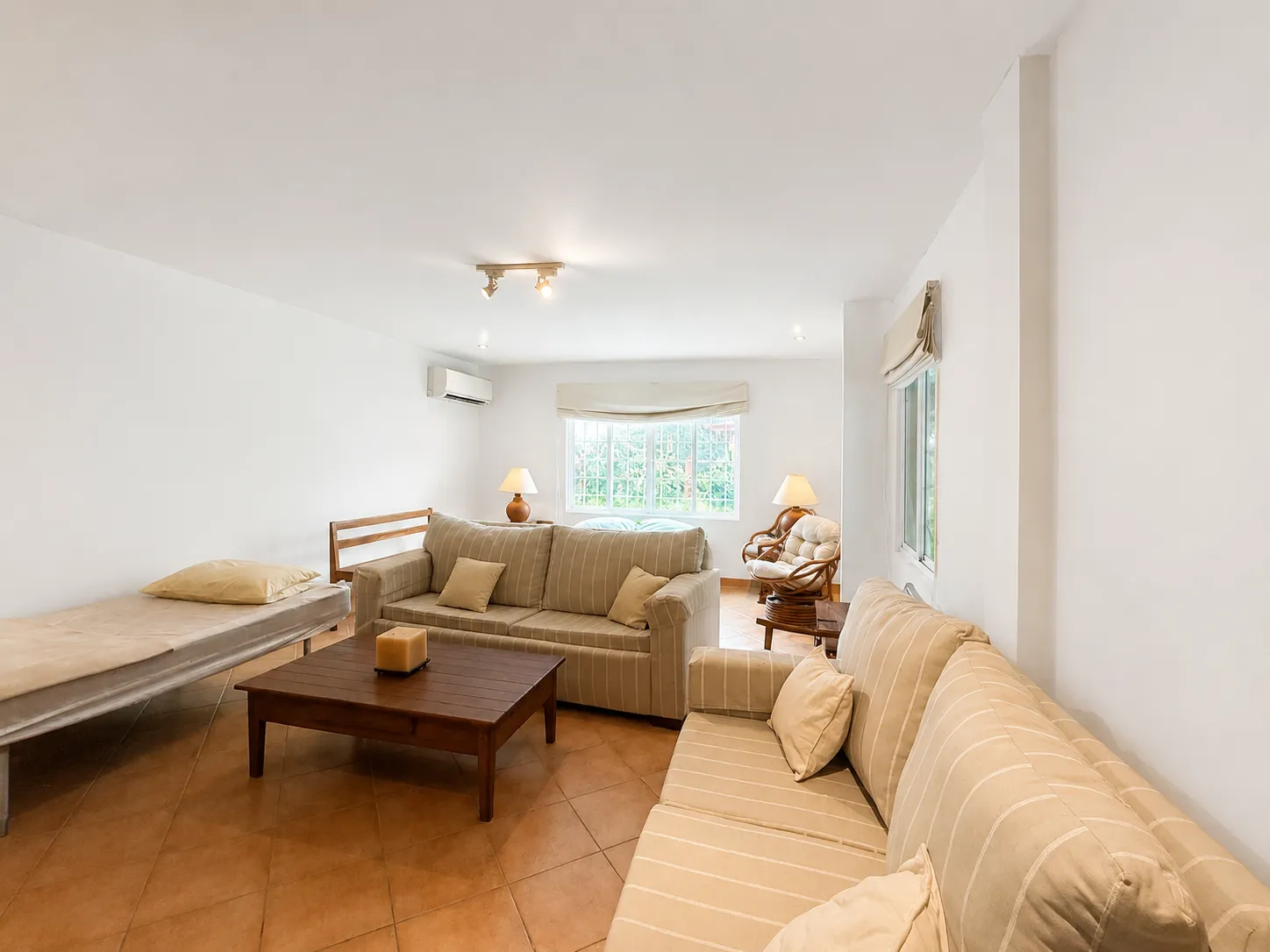 Impressive 5 Bedroom Beachfront Estate in Malibu, Panama R-0013 - Image 37