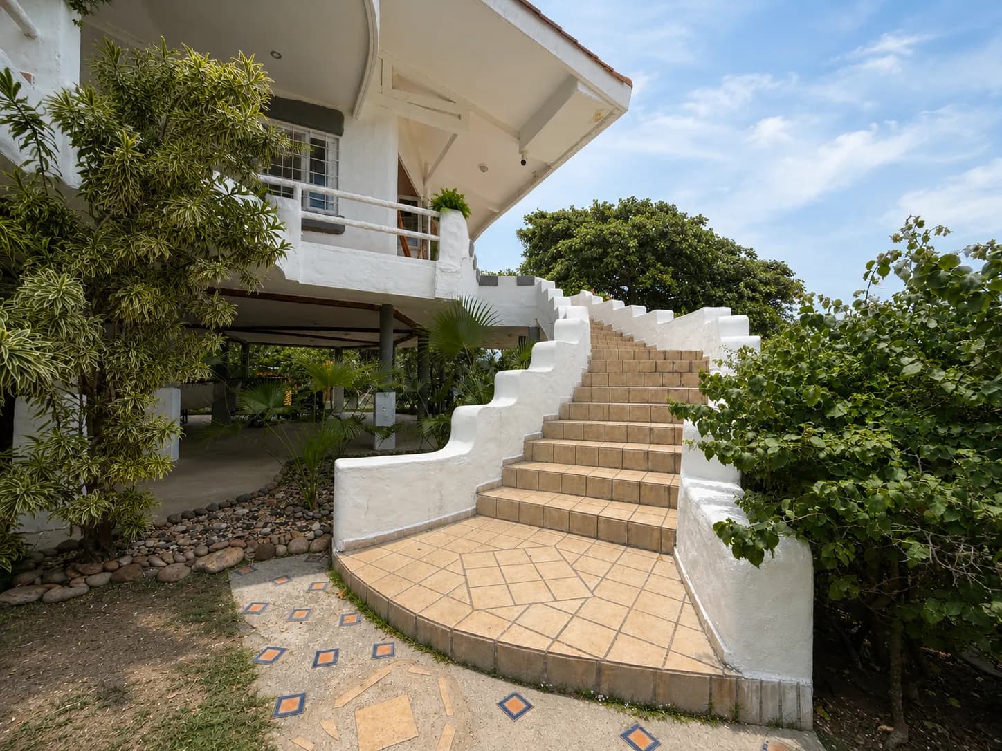 Impressive 5 Bedroom Beachfront Estate in Malibu, Panama R-0013 - Image 6