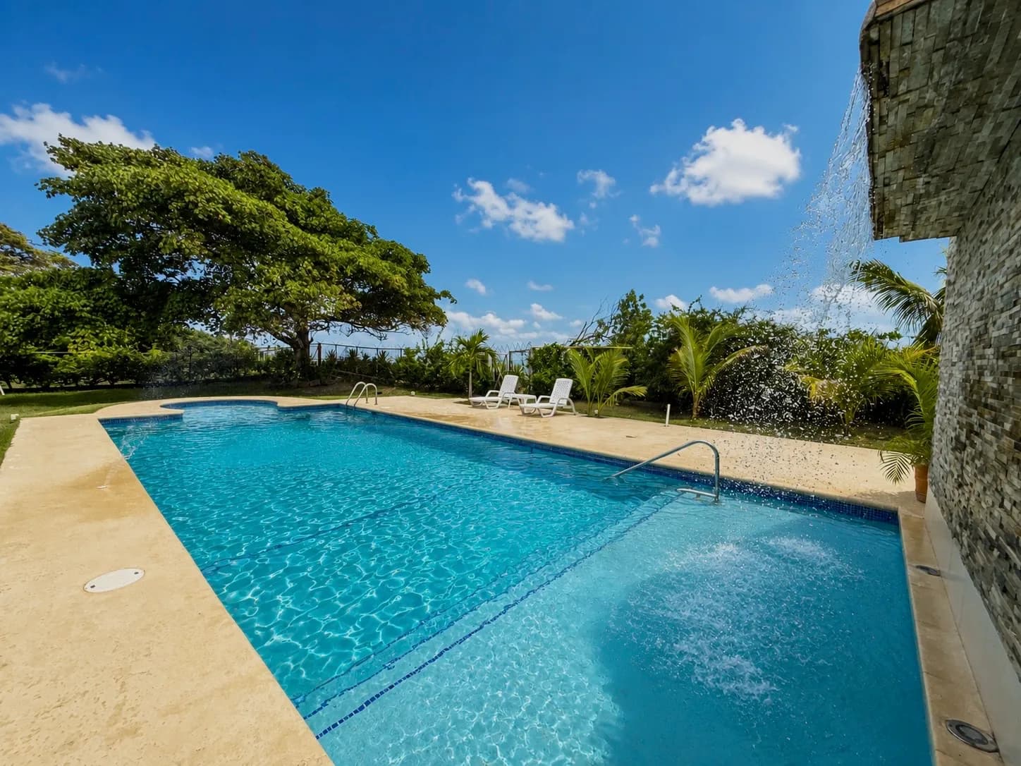 Impressive 5 Bedroom Beachfront Estate in Malibu, Panama R-0013 - Image 41