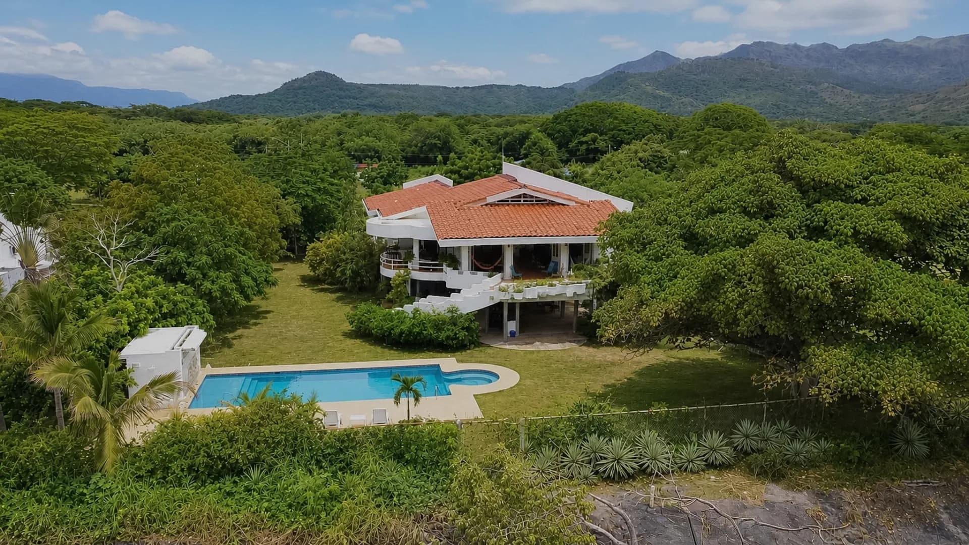 Impressive 5 Bedroom Beachfront Estate in Malibu, Panama R-0013 - Image 47