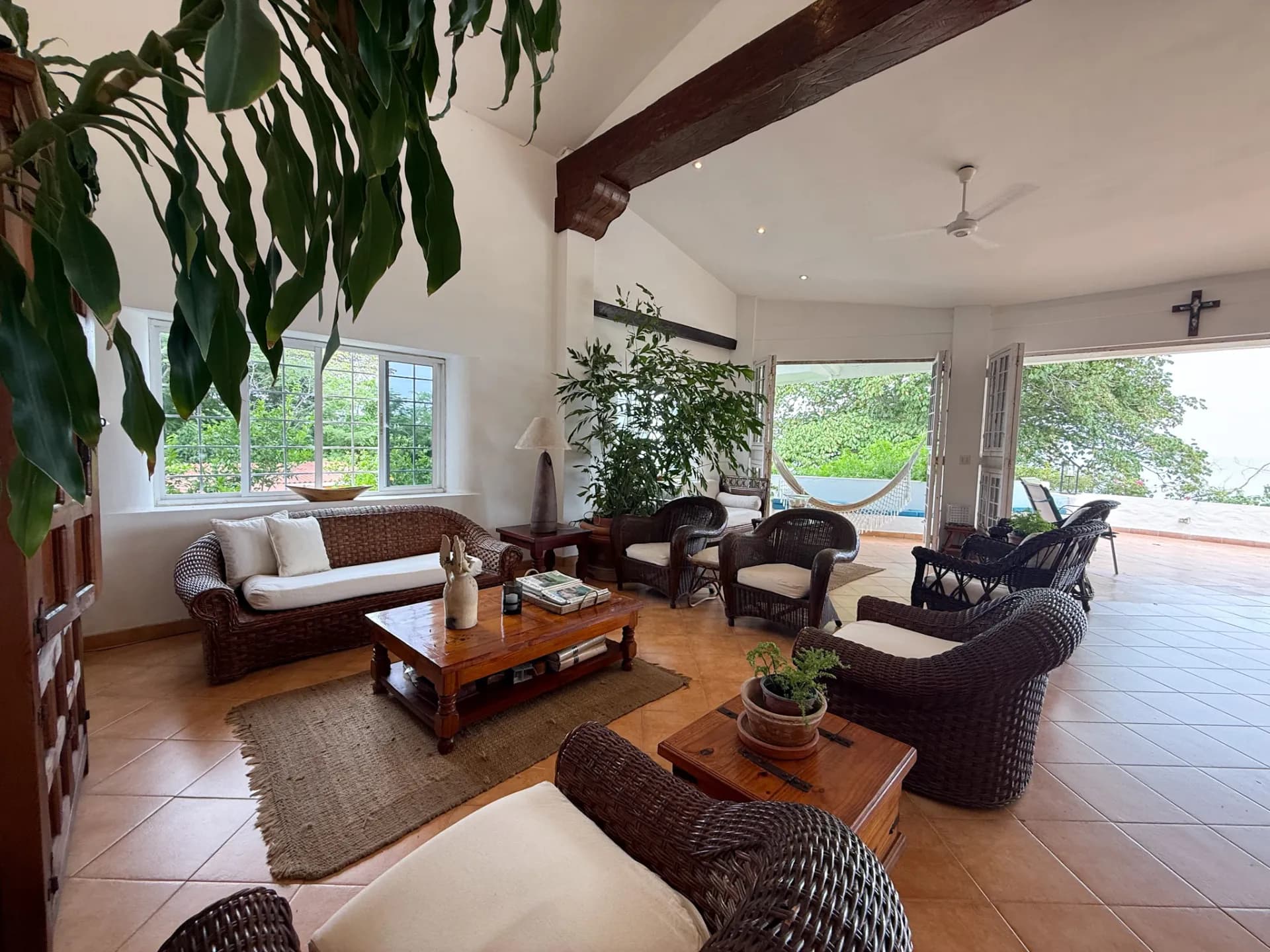Impressive 5 Bedroom Beachfront Estate in Malibu, Panama R-0013 - Image 8