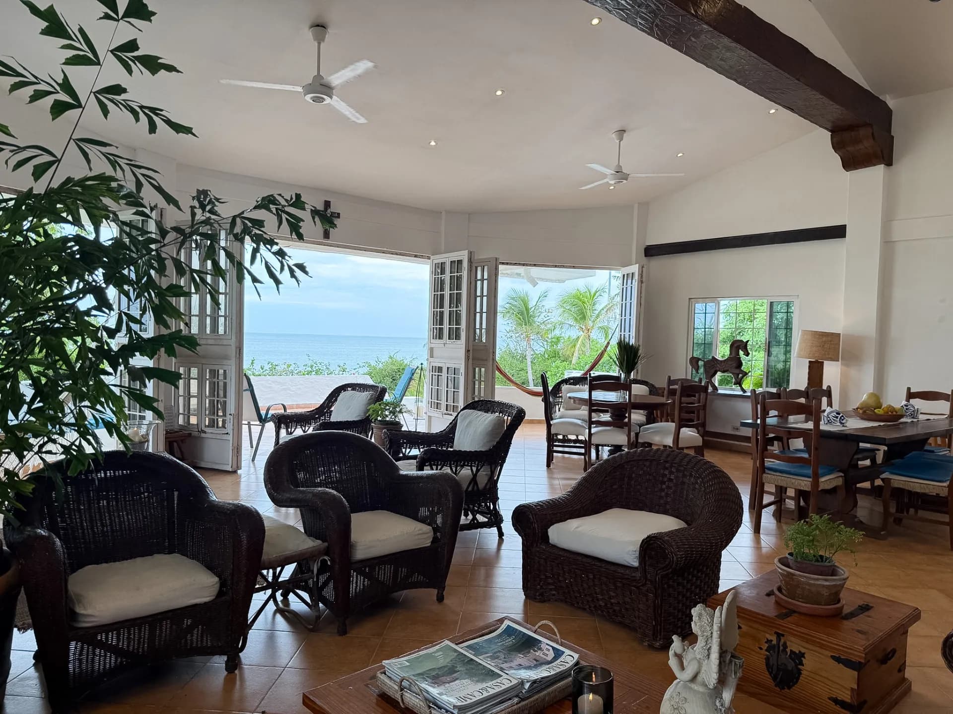Impressive 5 Bedroom Beachfront Estate in Malibu, Panama R-0013 - Image 10