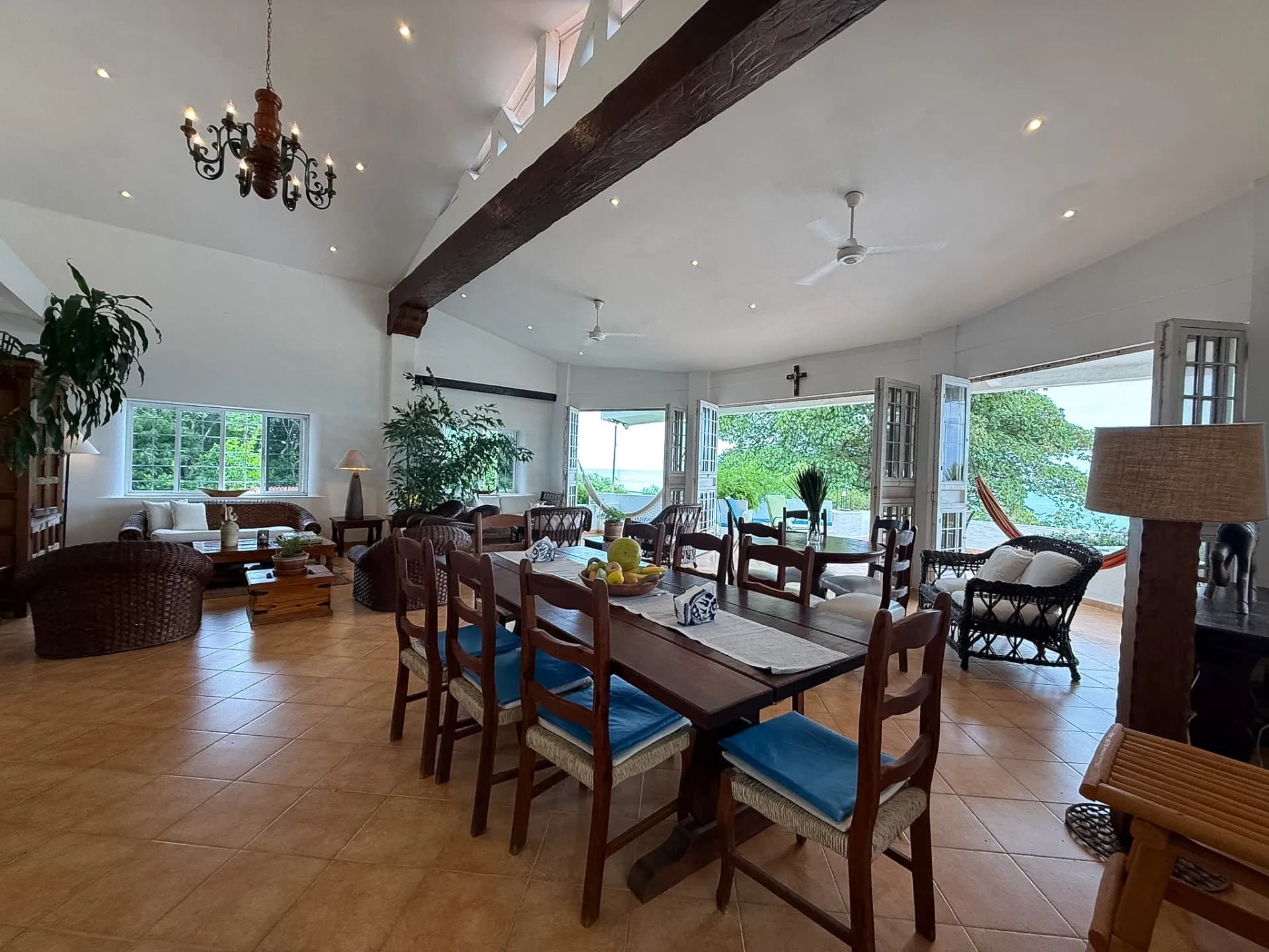 Impressive 5 Bedroom Beachfront Estate in Malibu, Panama R-0013 - Image 11