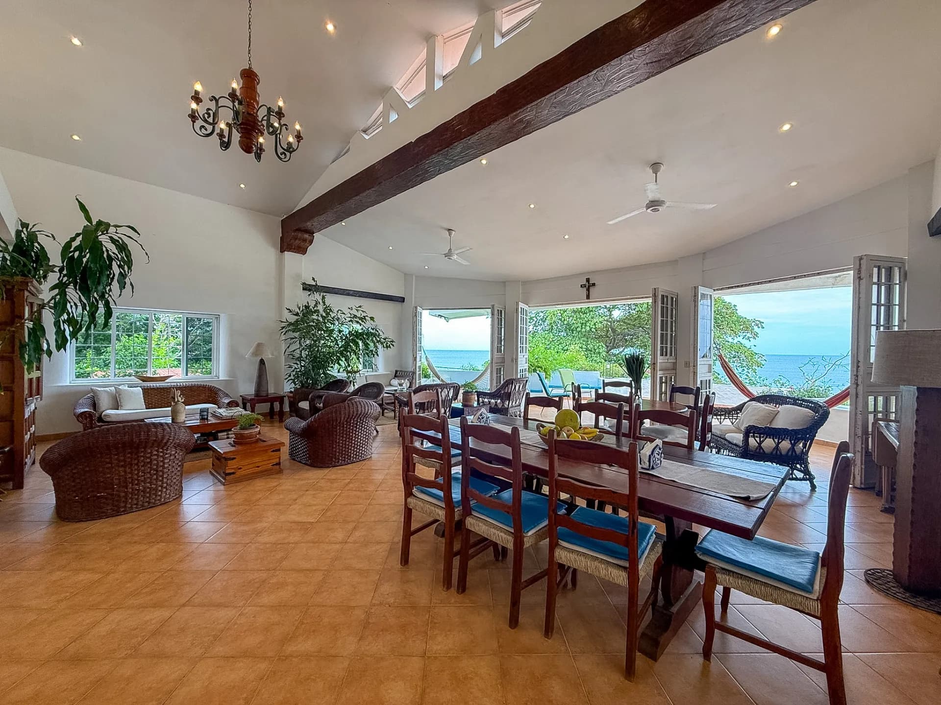 Impressive 5 Bedroom Beachfront Estate in Malibu, Panama R-0013 - Image 12