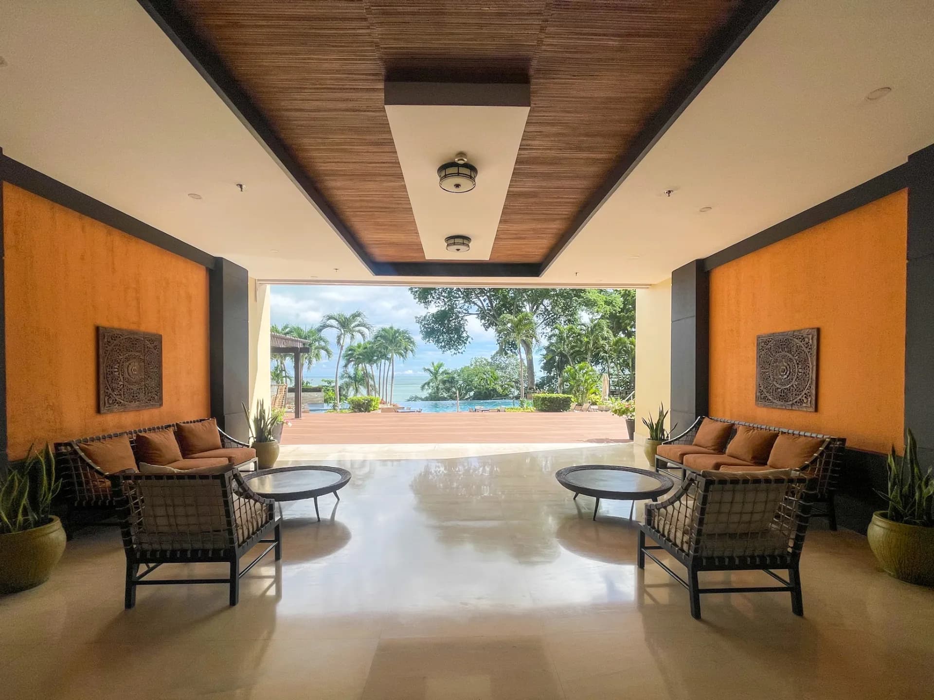 Stunning & Tastefully Decorated 2 Bedroom Beachfront Condo R-0019 - Image 29