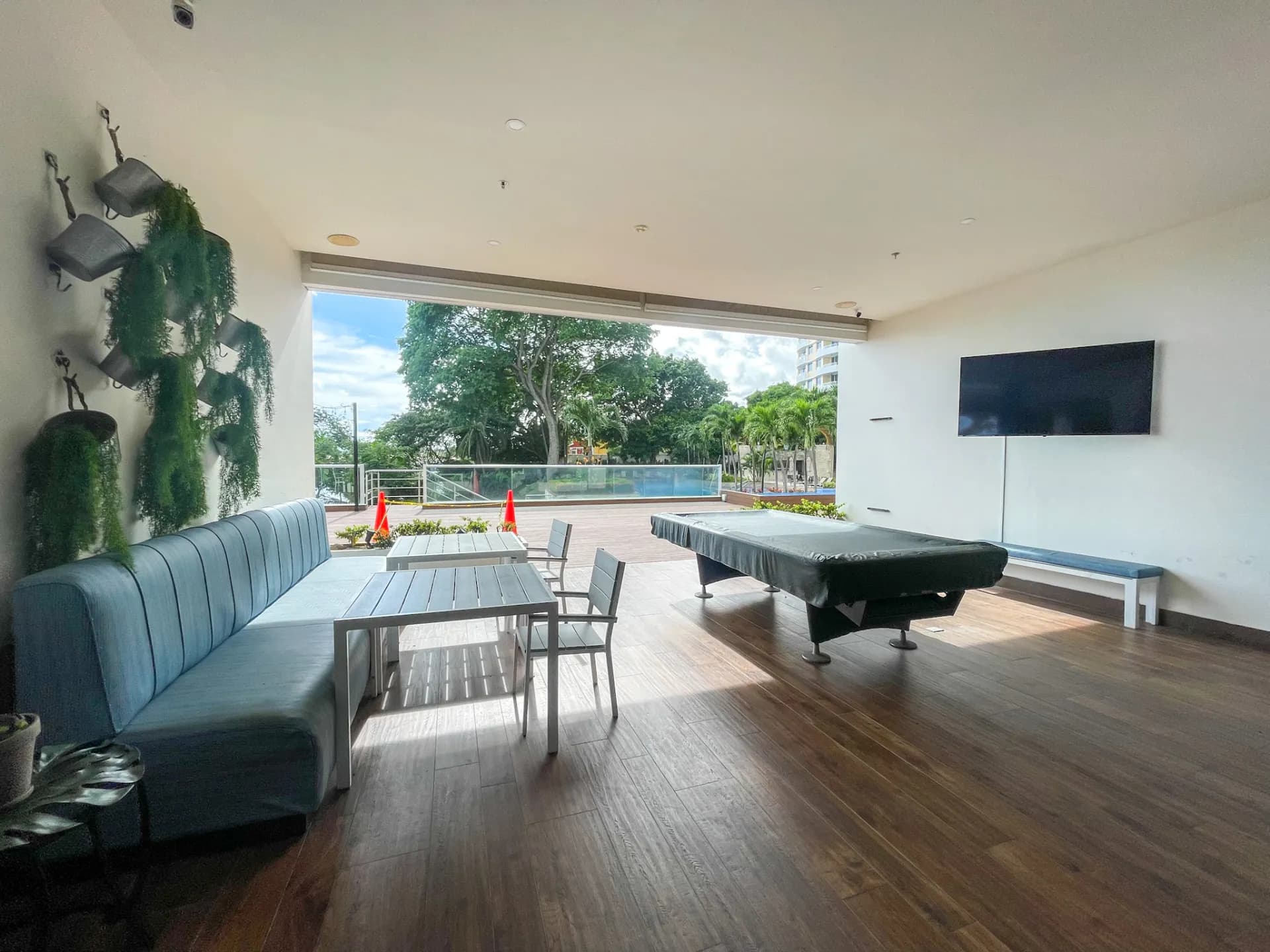 Stunning & Tastefully Decorated 2 Bedroom Beachfront Condo R-0019 - Image 30