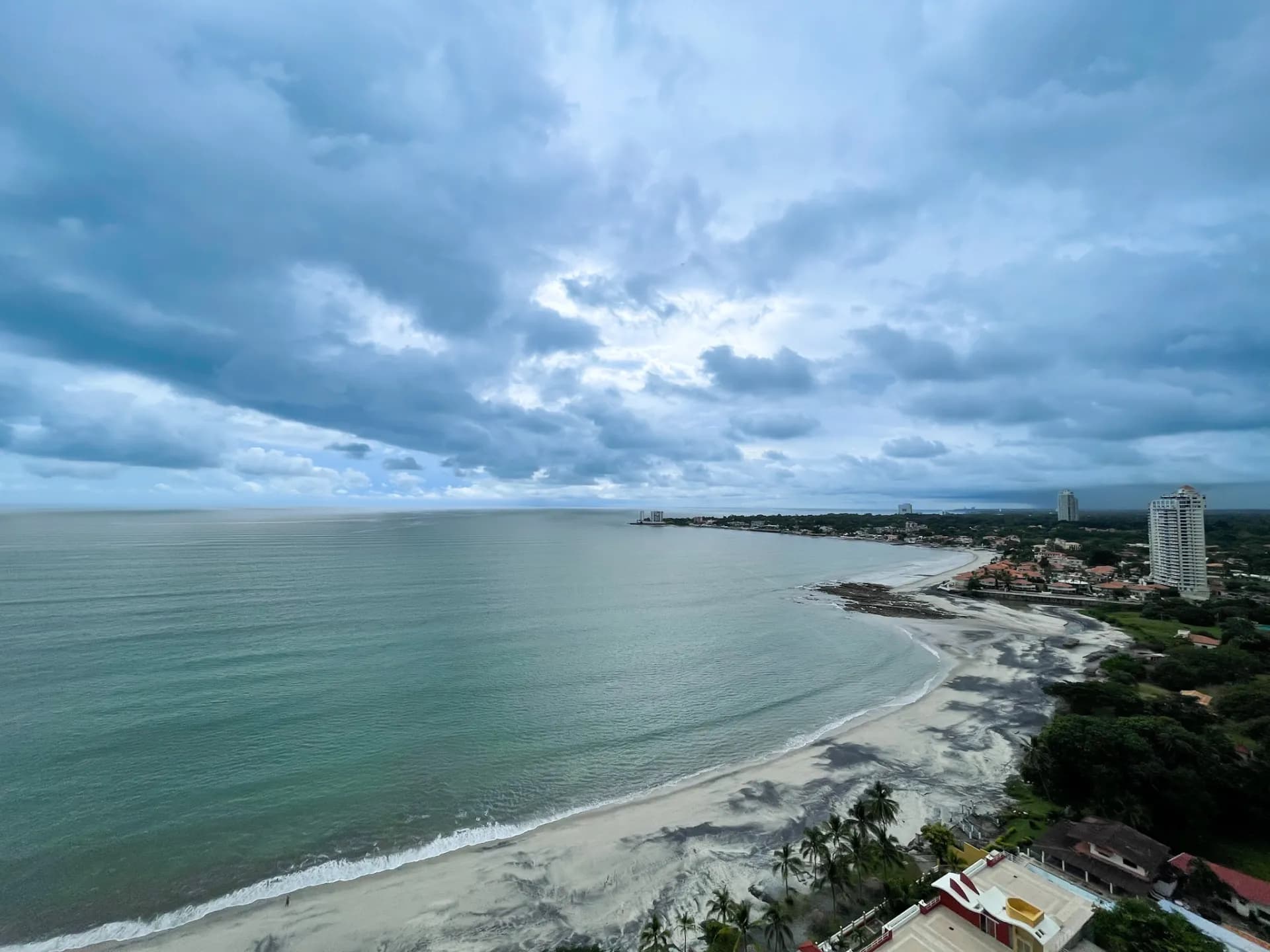 Stunning & Tastefully Decorated 2 Bedroom Beachfront Condo R-0019 - Image 36