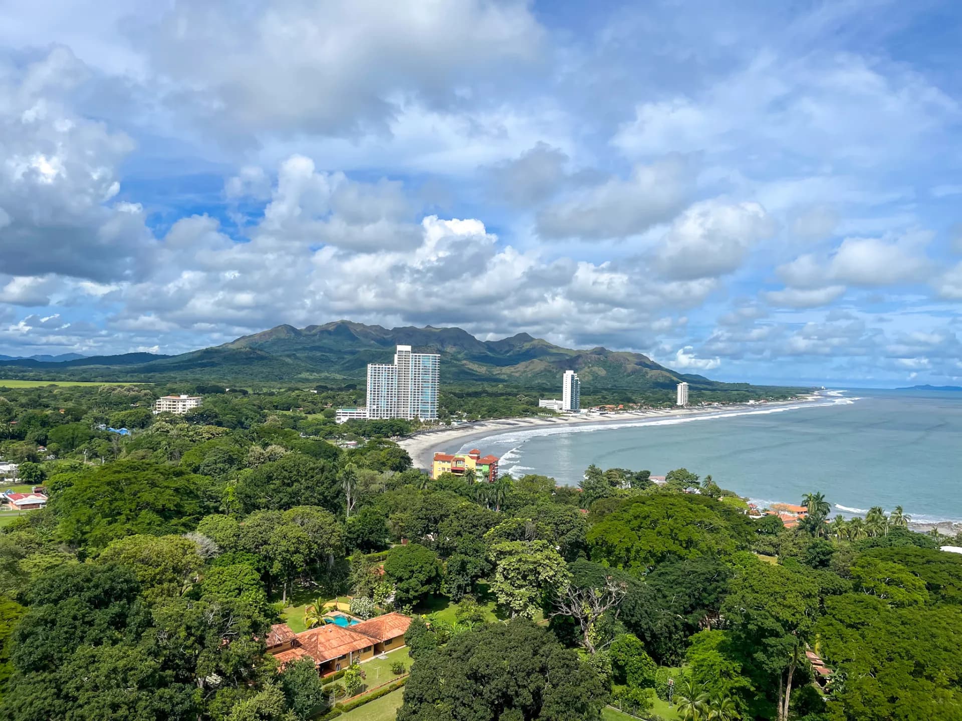 Stunning & Tastefully Decorated 2 Bedroom Beachfront Condo R-0019 - Image 37