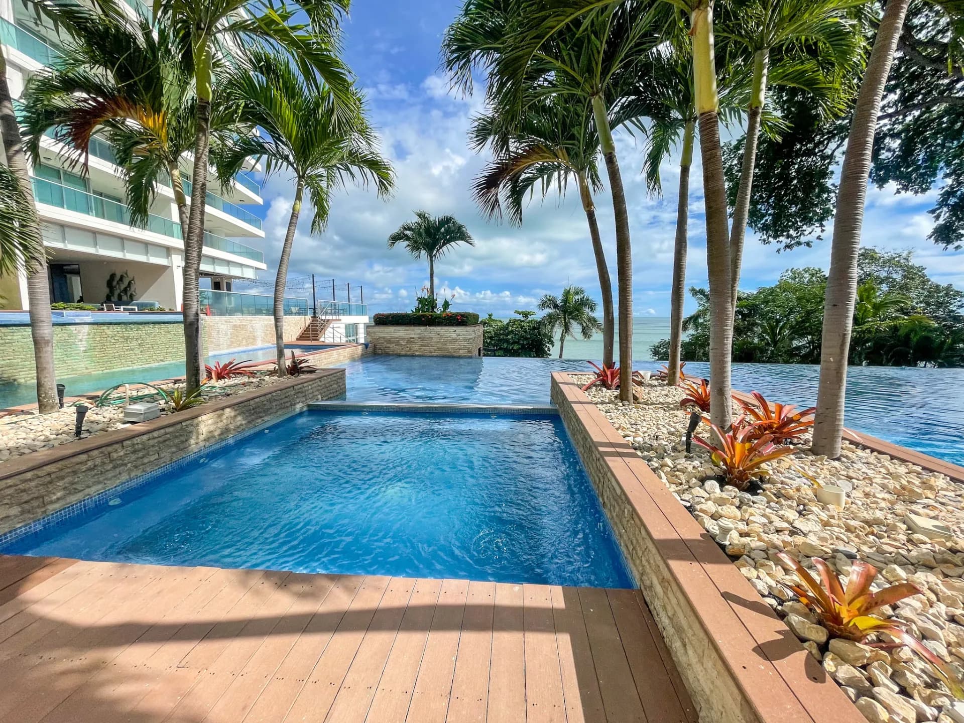 Stunning & Tastefully Decorated 2 Bedroom Beachfront Condo R-0019 - Image 20