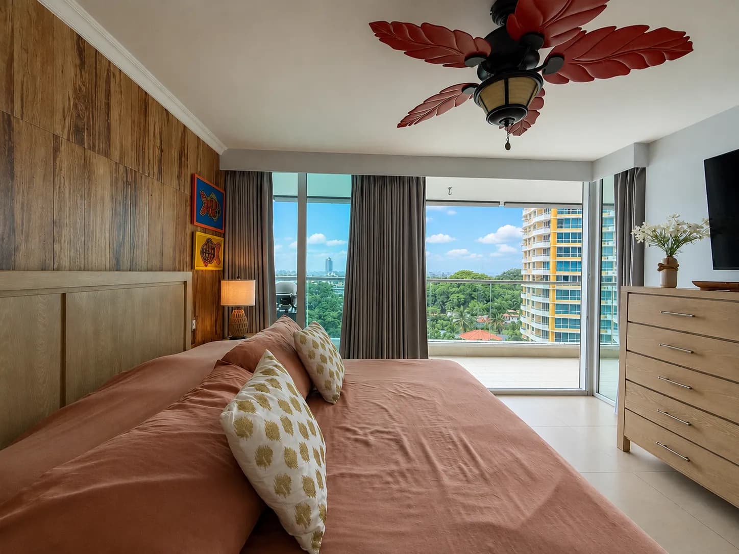 Stunning & Tastefully Decorated 2 Bedroom Beachfront Condo R-0019 - Image 12