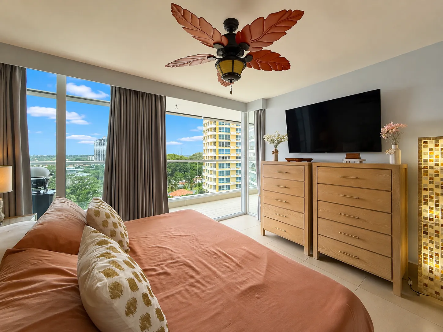 Stunning & Tastefully Decorated 2 Bedroom Beachfront Condo R-0019 - Image 13