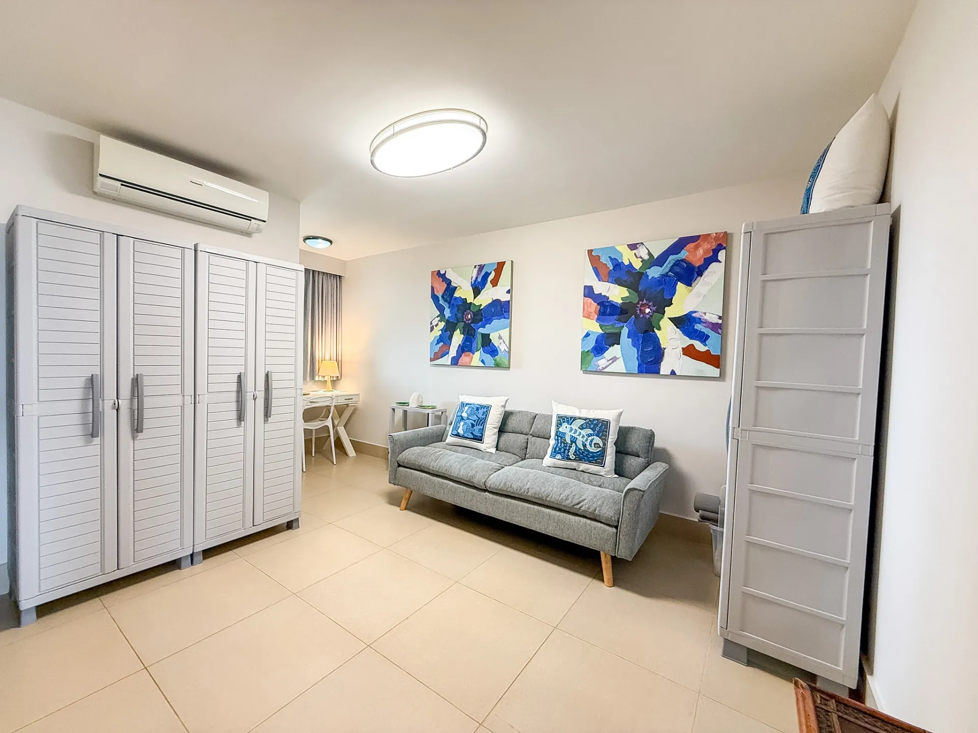 Stunning & Tastefully Decorated 2 Bedroom Beachfront Condo R-0019 - Image 18