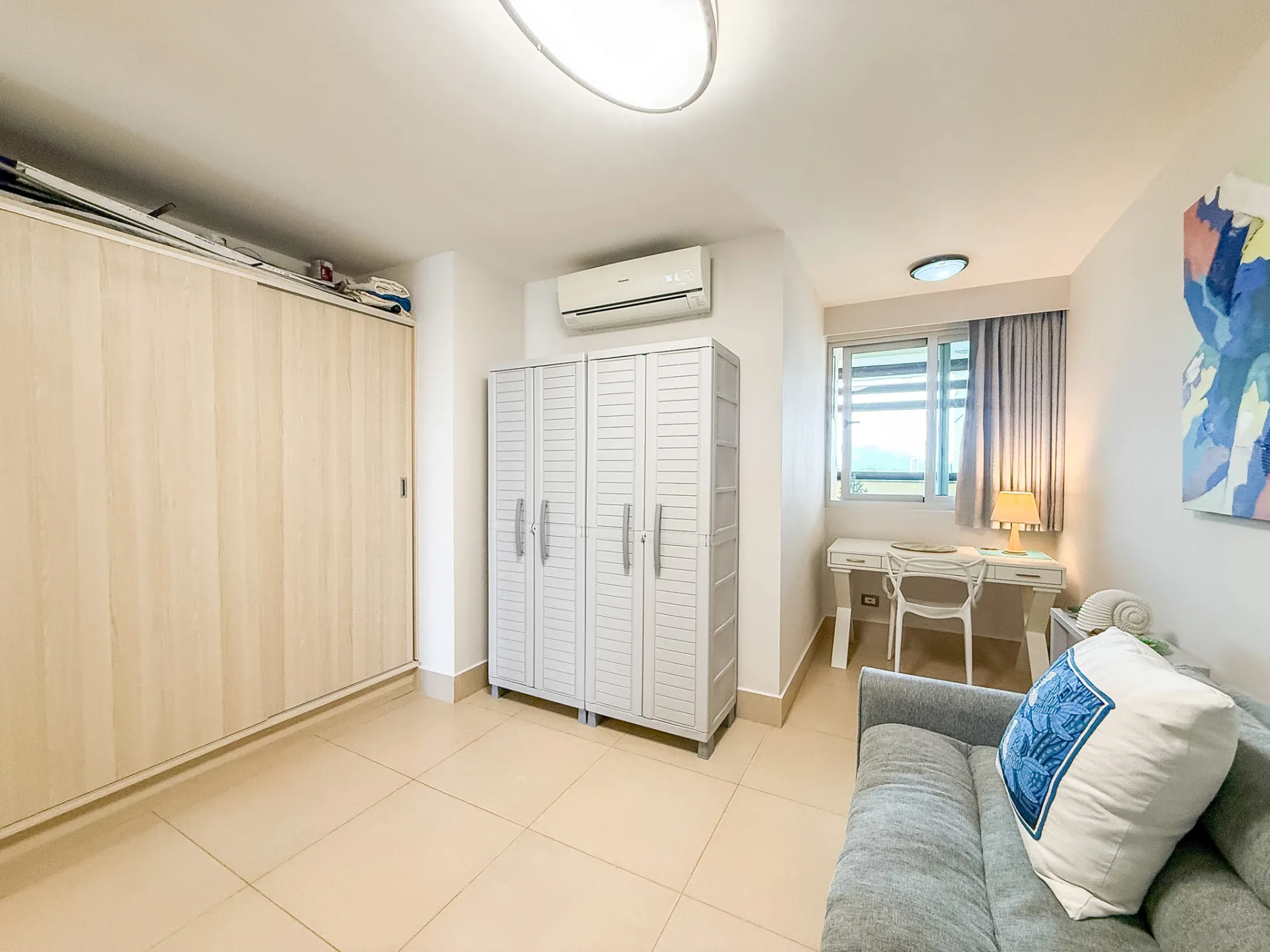 Stunning & Tastefully Decorated 2 Bedroom Beachfront Condo R-0019 - Image 19