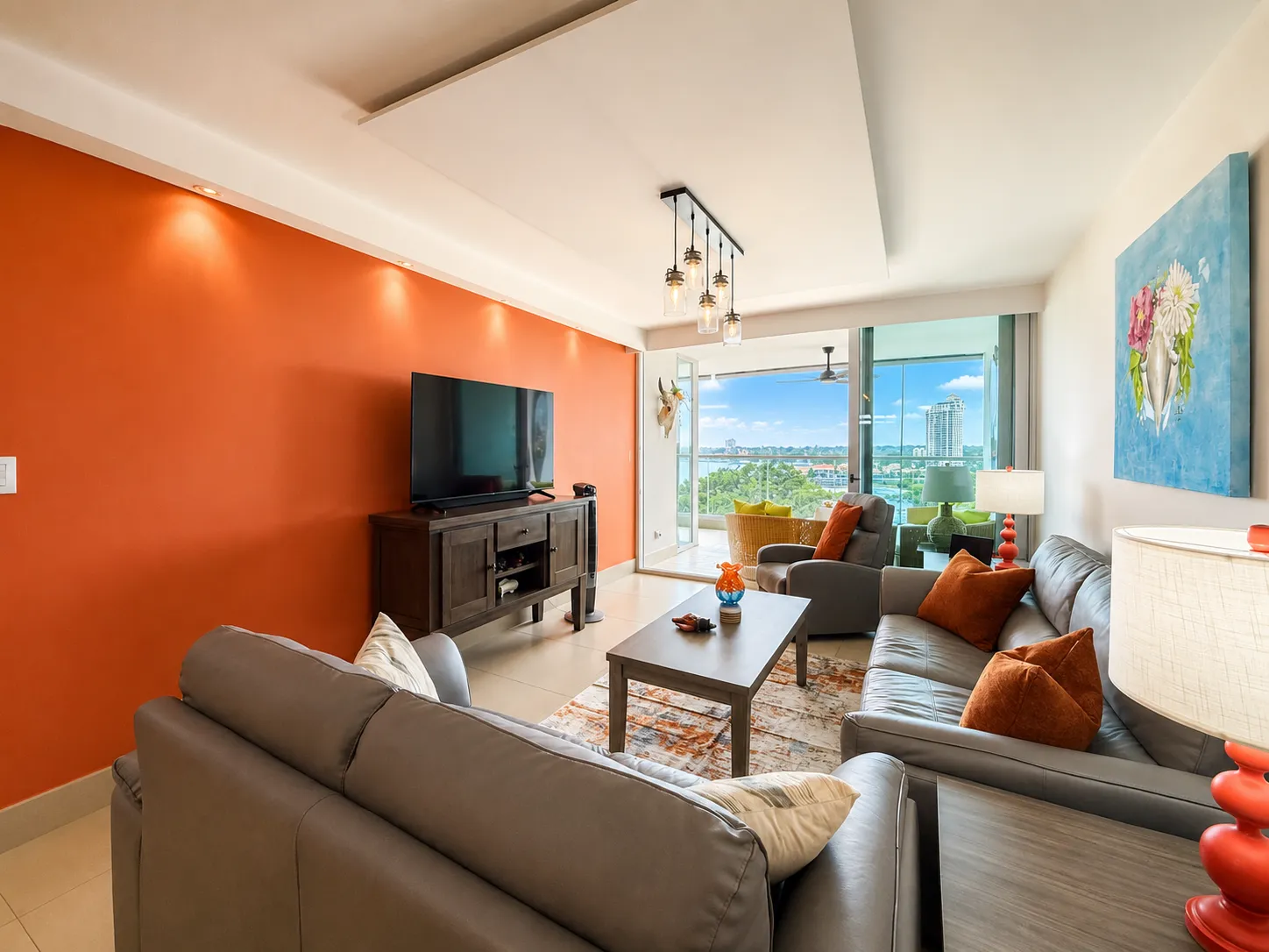 Stunning & Tastefully Decorated 2 Bedroom Beachfront Condo R-0019 - Image 4