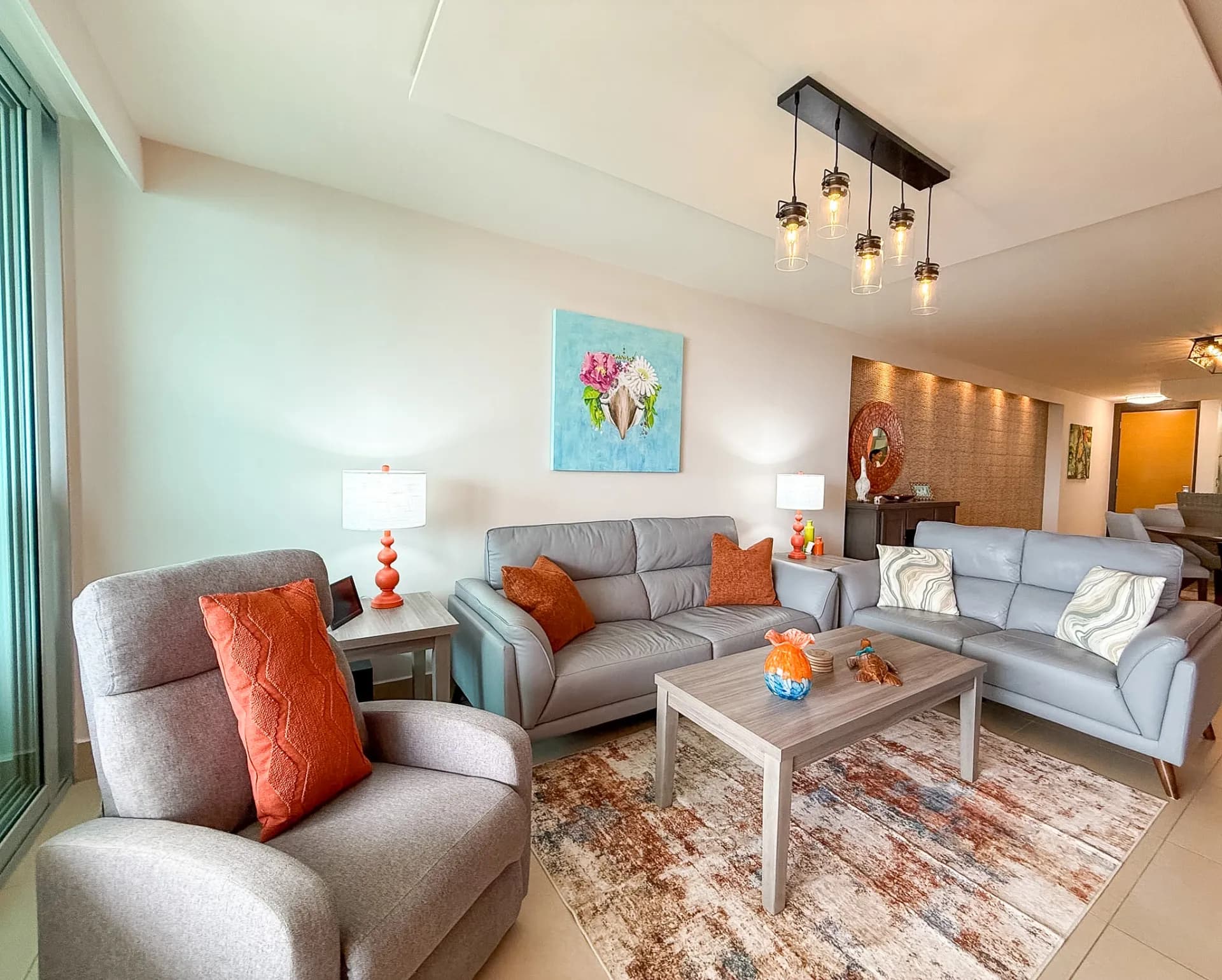 Stunning & Tastefully Decorated 2 Bedroom Beachfront Condo R-0019 - Image 3