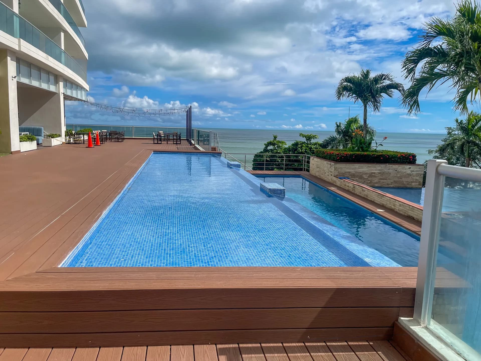 Stunning & Tastefully Decorated 2 Bedroom Beachfront Condo R-0019 - Image 23