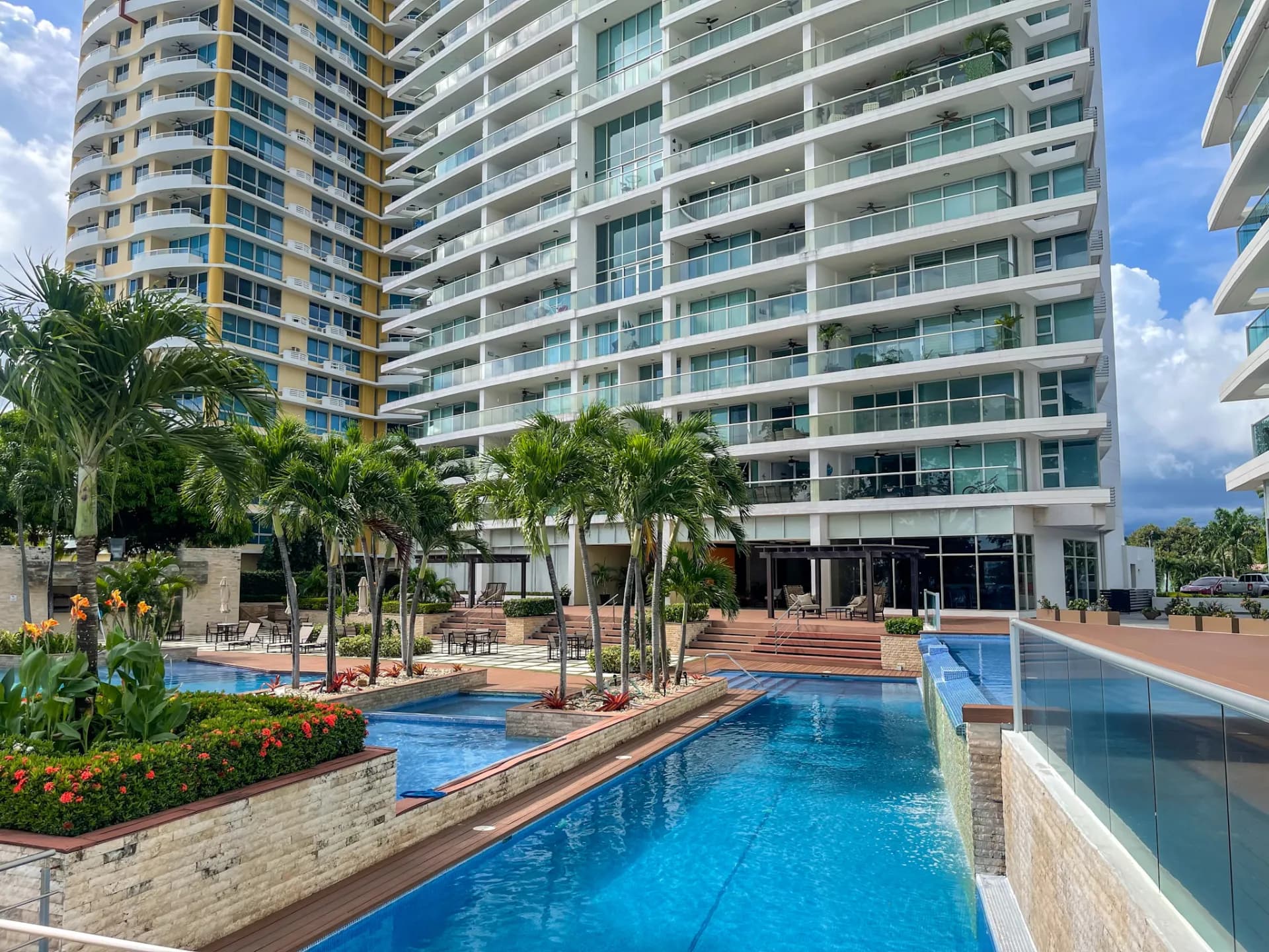 Stunning & Tastefully Decorated 2 Bedroom Beachfront Condo R-0019 - Image 24