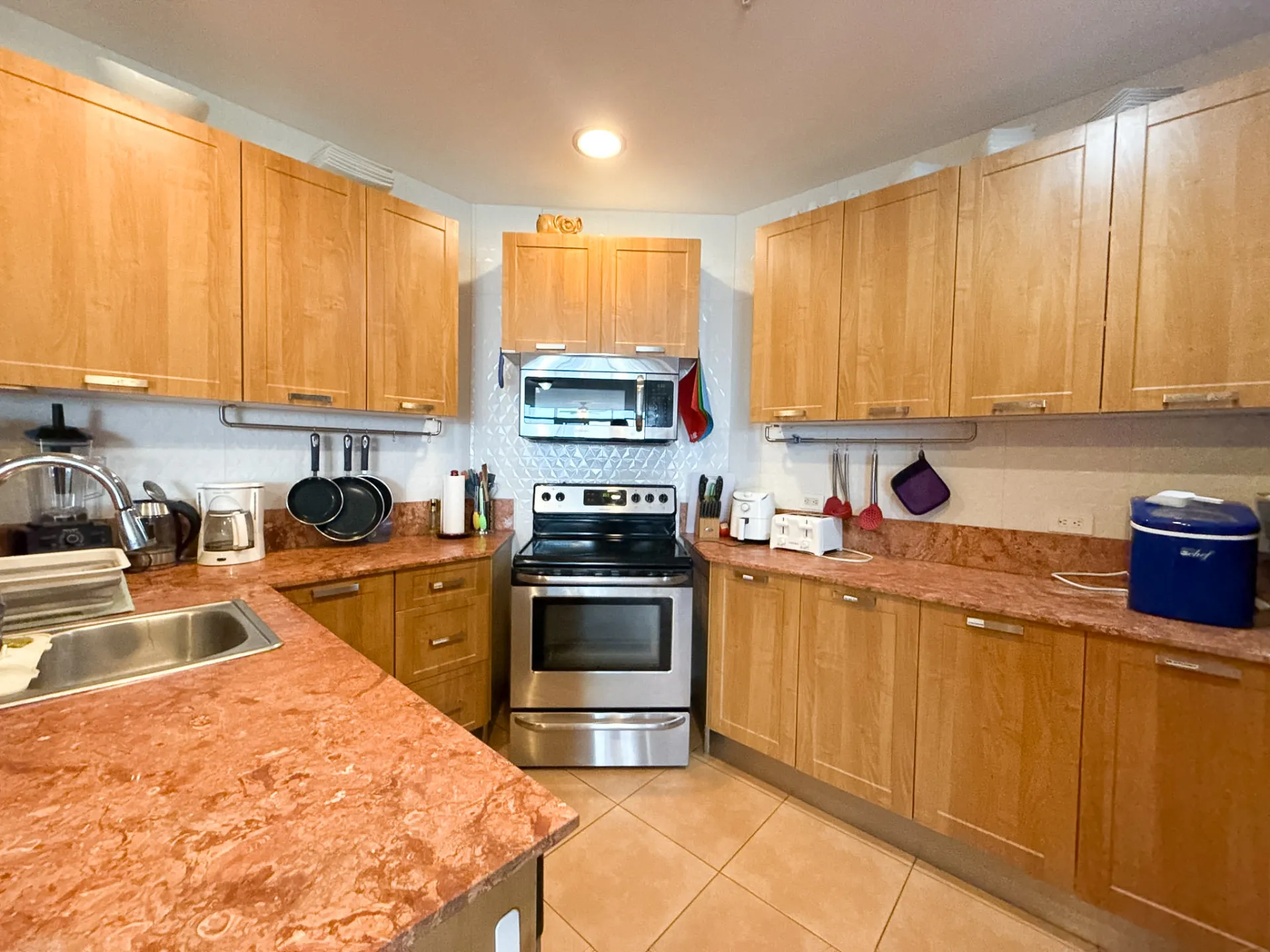 Well-Appointed Ocean View Condo in Coronado Golf Tower, Coronado, Panama.R-0057 - Image 12