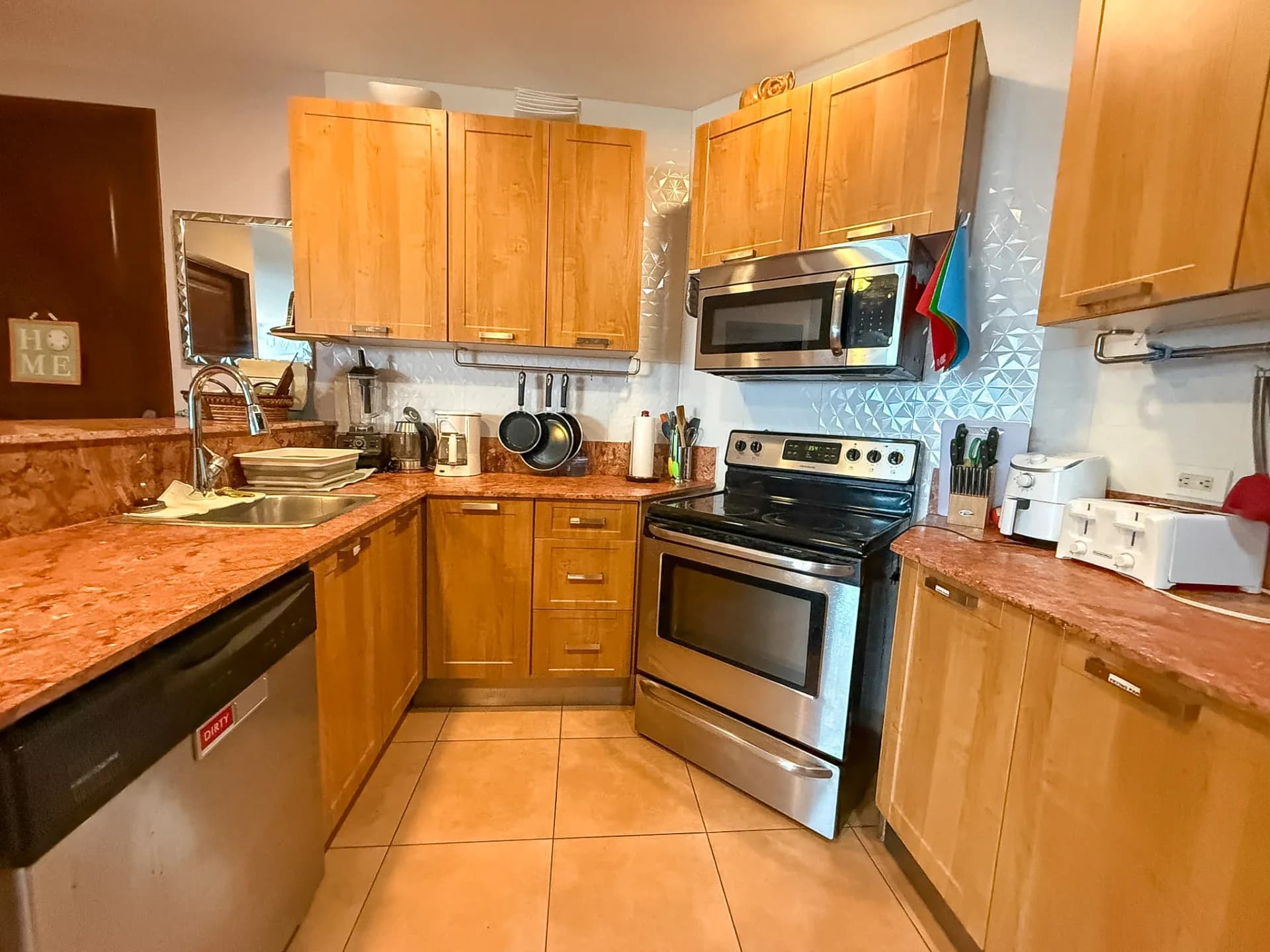 Well-Appointed Ocean View Condo in Coronado Golf Tower, Coronado, Panama.R-0057 - Image 13