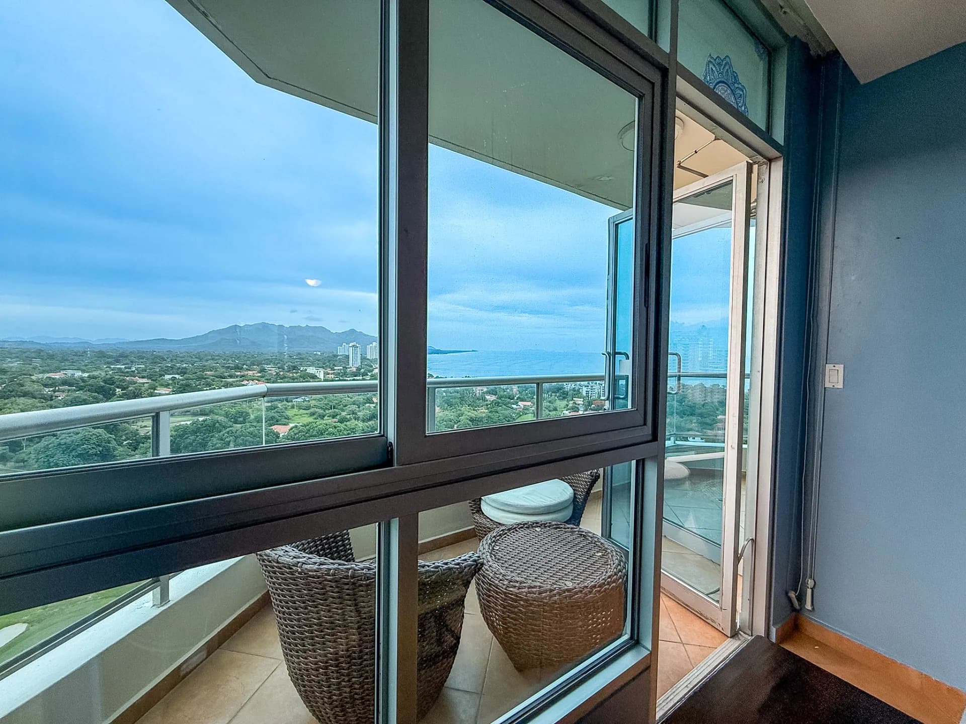 Well-Appointed Ocean View Condo in Coronado Golf Tower, Coronado, Panama.R-0057 - Image 17