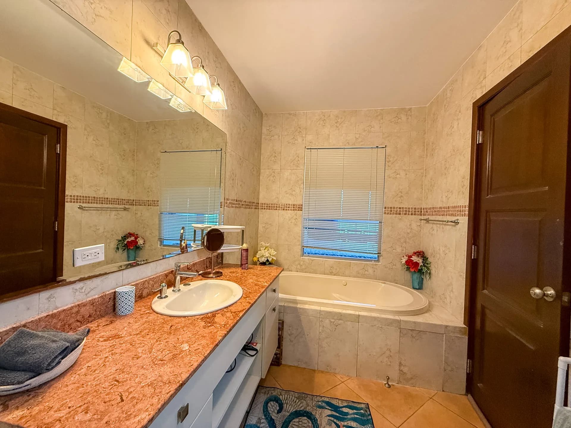 Well-Appointed Ocean View Condo in Coronado Golf Tower, Coronado, Panama.R-0057 - Image 18