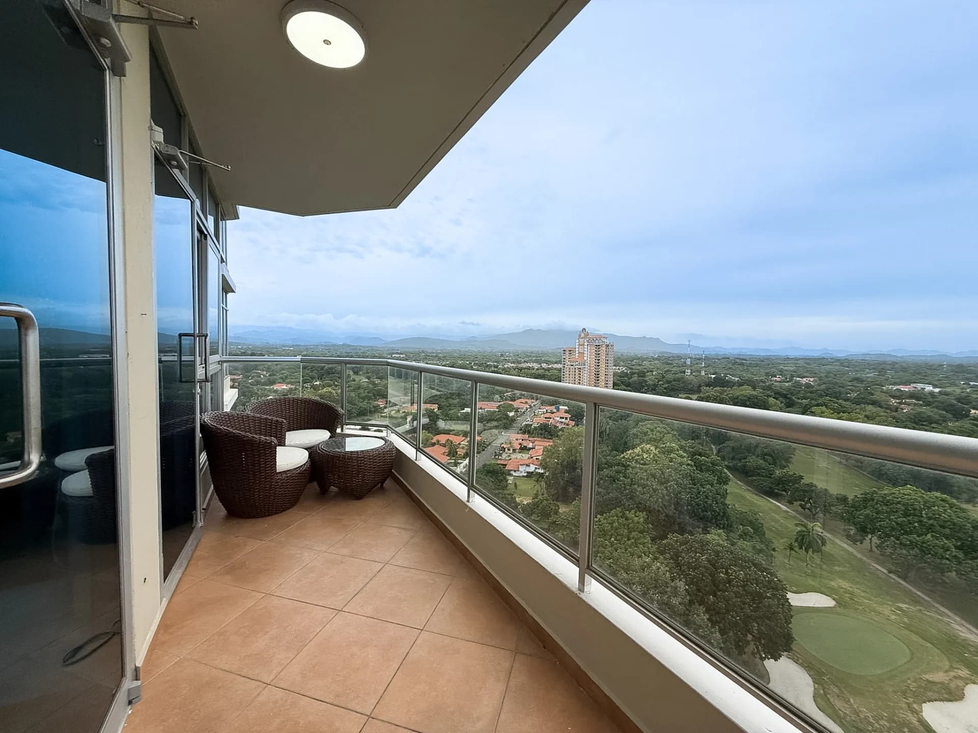 Well-Appointed Ocean View Condo in Coronado Golf Tower, Coronado, Panama.R-0057 - Image 3