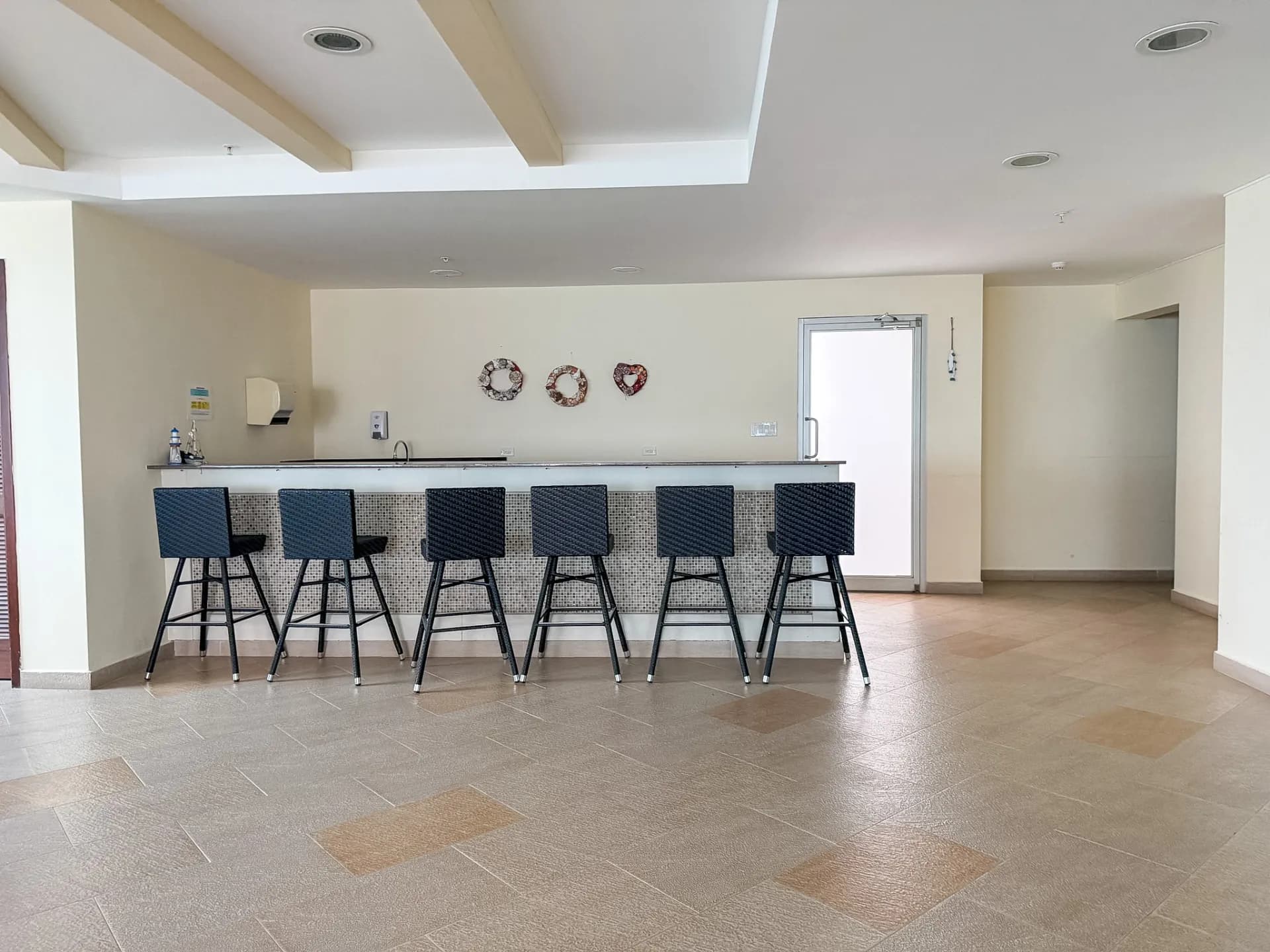 Well-Appointed Ocean View Condo in Coronado Golf Tower, Coronado, Panama.R-0057 - Image 27