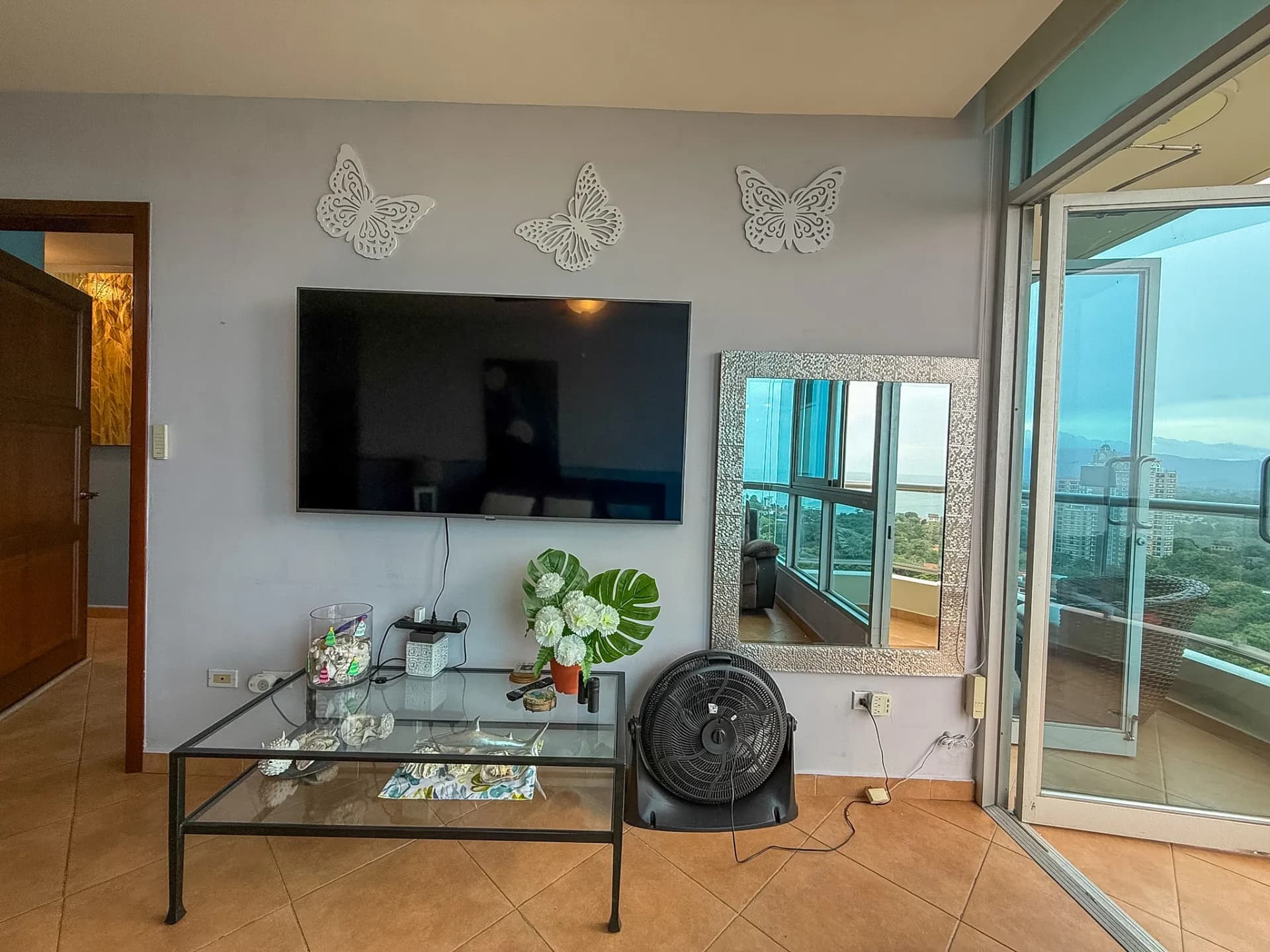Well-Appointed Ocean View Condo in Coronado Golf Tower, Coronado, Panama.R-0057 - Image 7