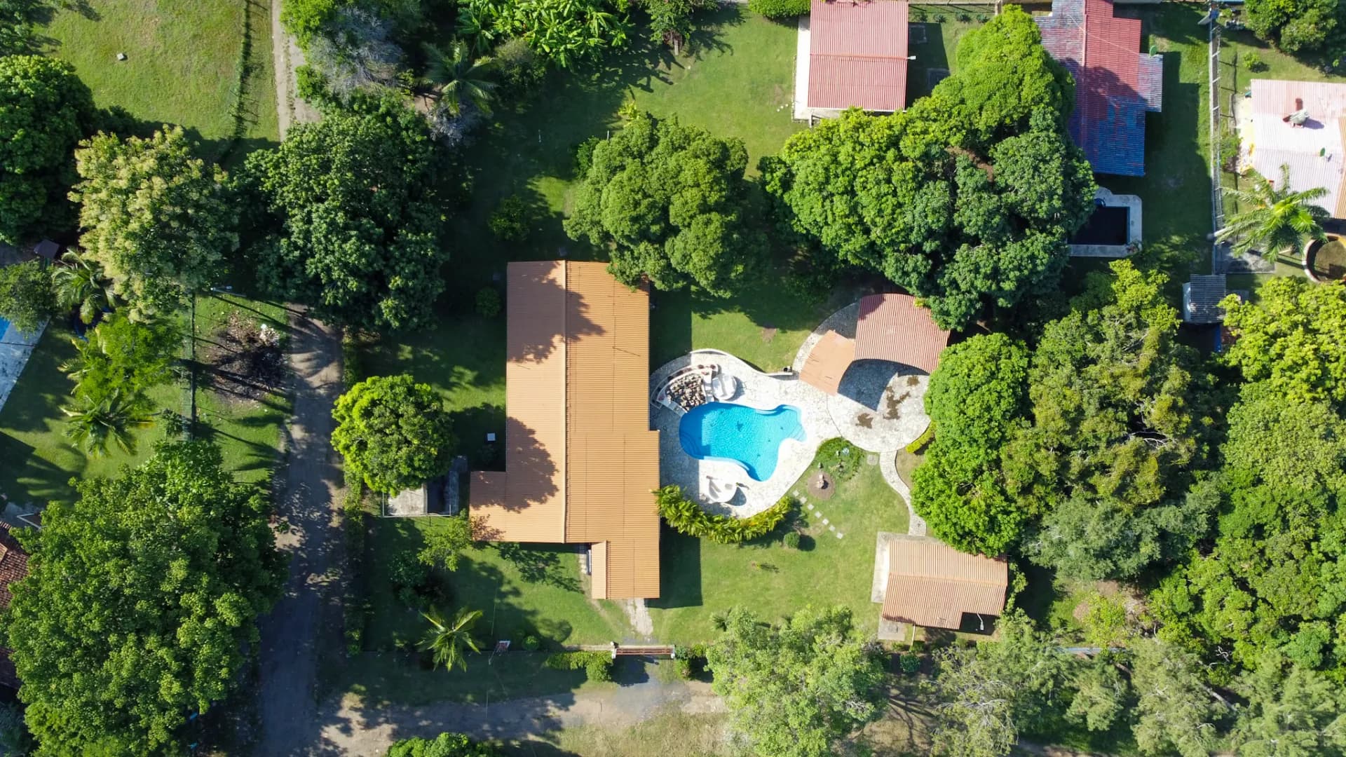 3 Bedroom Coastal Estate with Guest House, Backup Generator and 0.89 Acres in Nueva Gorgona, Panama R-0079 - Image 3