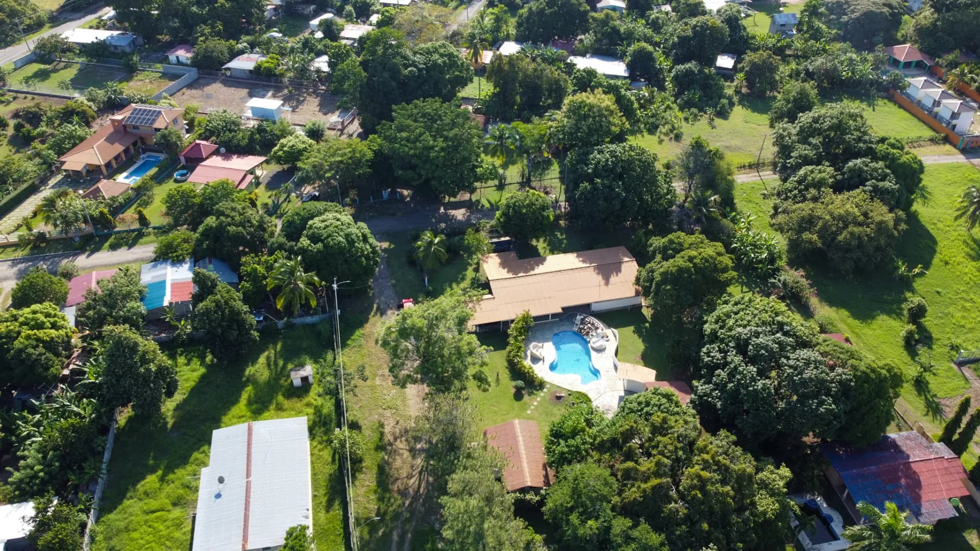 3 Bedroom Coastal Estate with Guest House, Backup Generator and 0.89 Acres in Nueva Gorgona, Panama R-0079 - Image 4