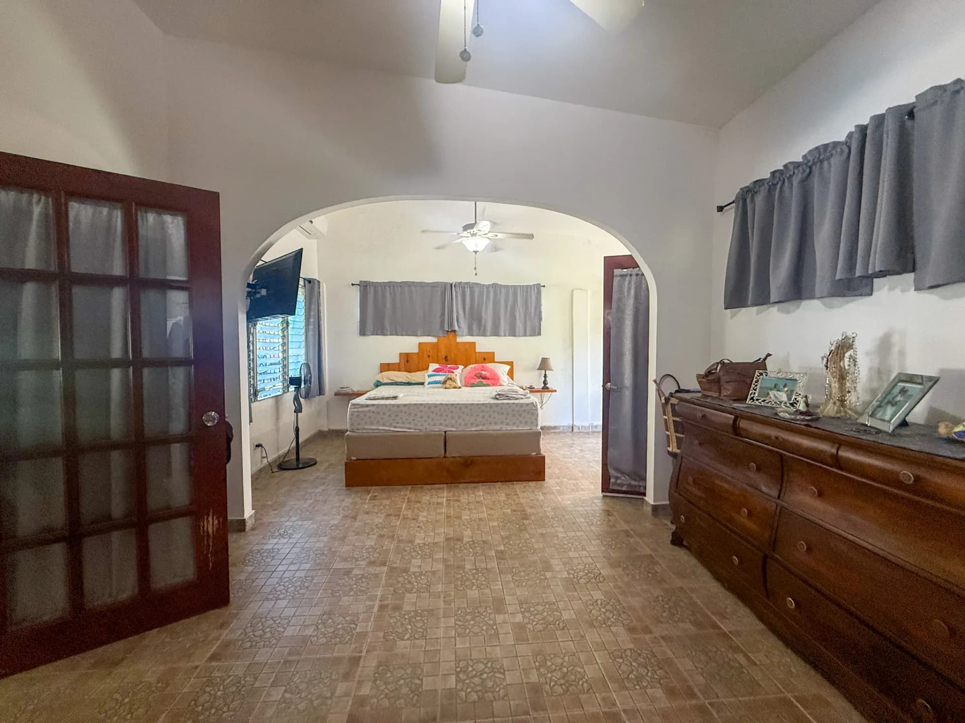 3 Bedroom Coastal Estate with Guest House, Backup Generator and 0.89 Acres in Nueva Gorgona, Panama R-0079 - Image 16