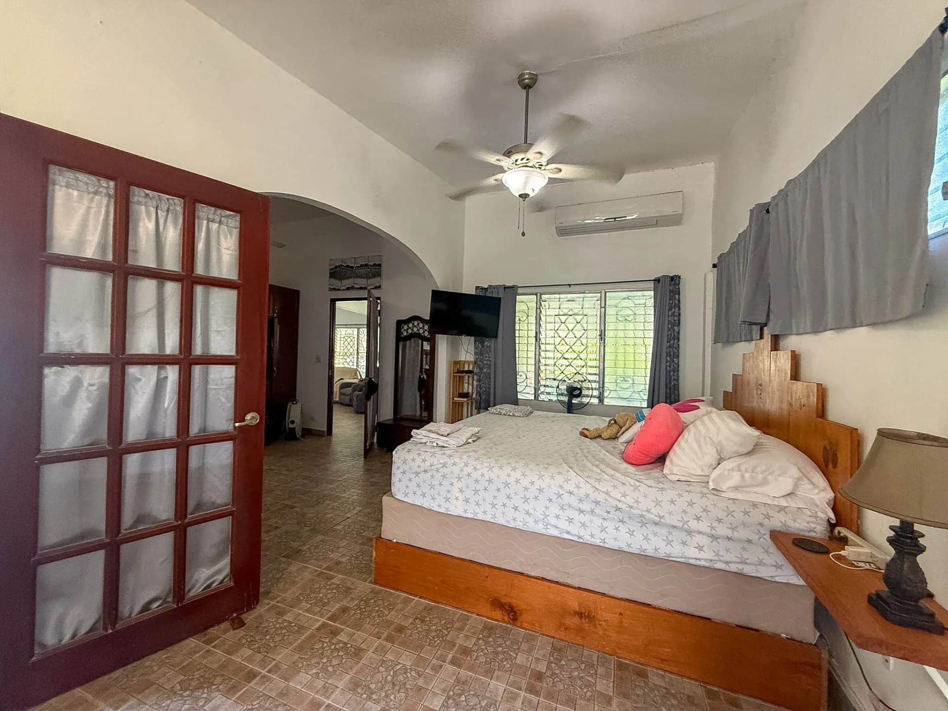 3 Bedroom Coastal Estate with Guest House, Backup Generator and 0.89 Acres in Nueva Gorgona, Panama R-0079 - Image 18