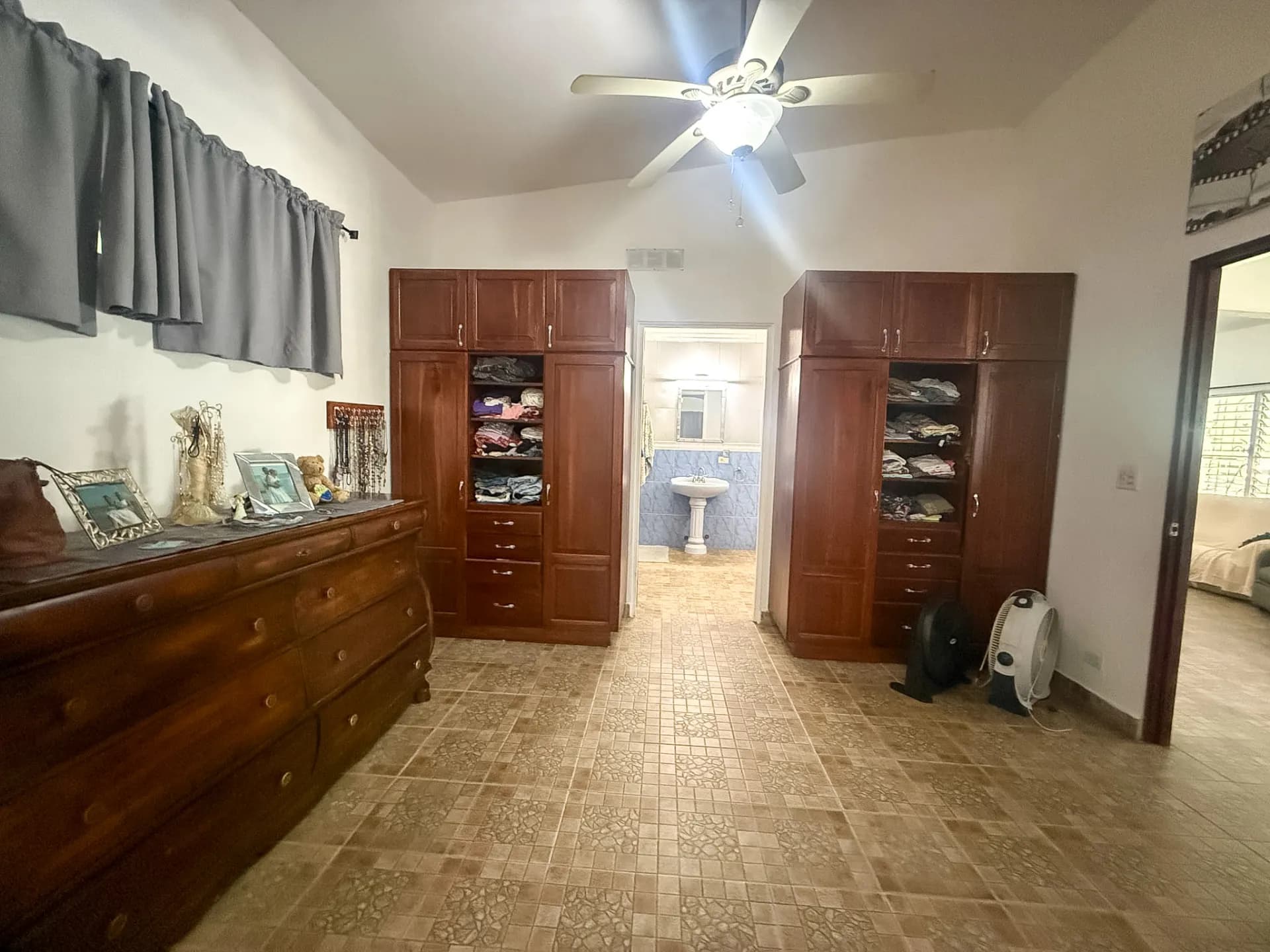 3 Bedroom Coastal Estate with Guest House, Backup Generator and 0.89 Acres in Nueva Gorgona, Panama R-0079 - Image 19
