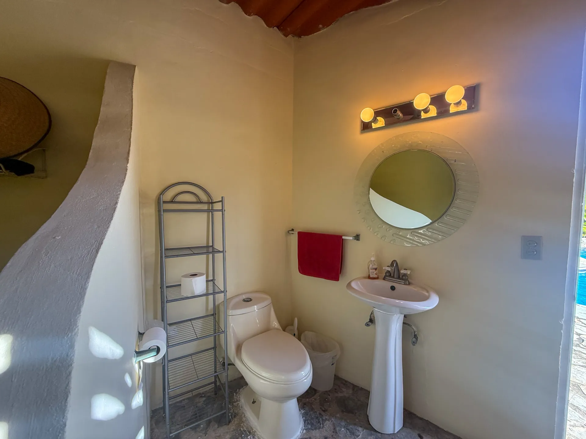 3 Bedroom Coastal Estate with Guest House, Backup Generator and 0.89 Acres in Nueva Gorgona, Panama R-0079 - Image 30