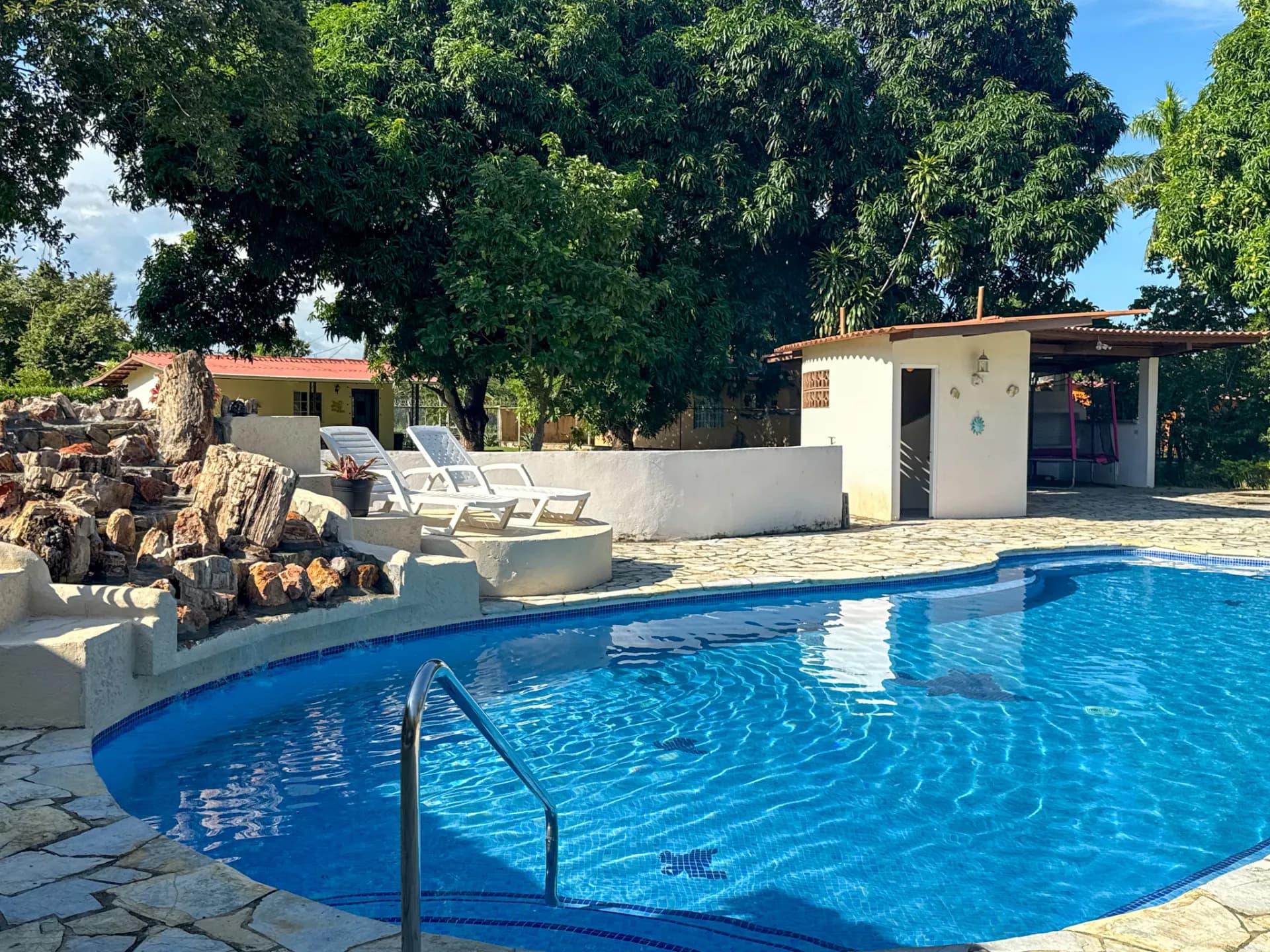 3 Bedroom Coastal Estate with Guest House, Backup Generator and 0.89 Acres in Nueva Gorgona, Panama R-0079 - Image 34