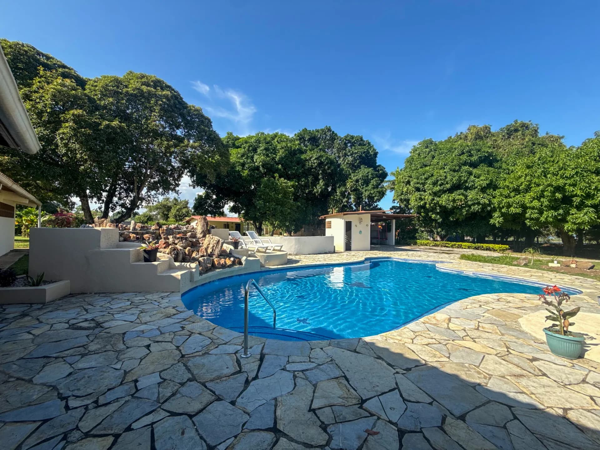 3 Bedroom Coastal Estate with Guest House, Backup Generator and 0.89 Acres in Nueva Gorgona, Panama R-0079 - Image 35