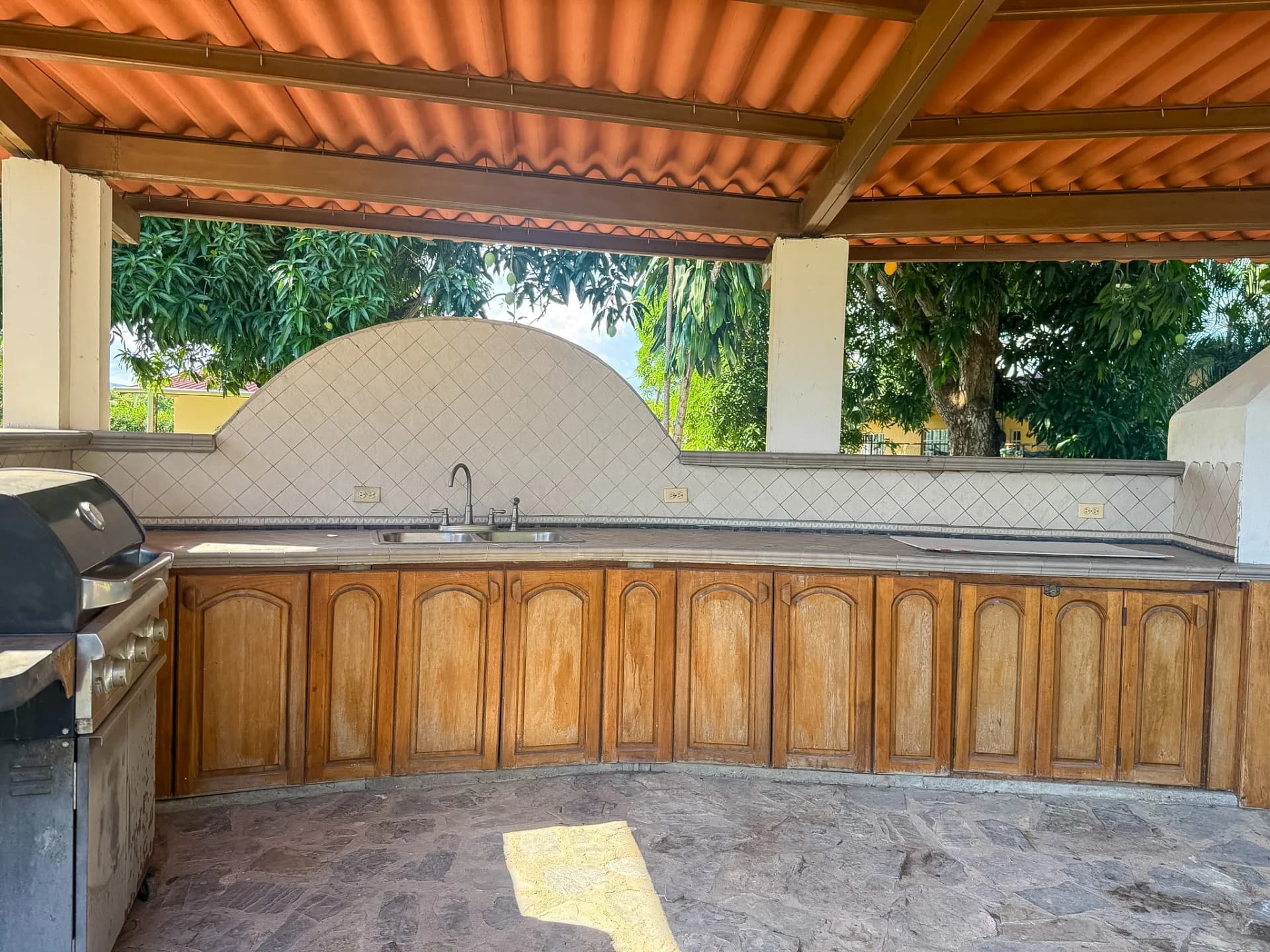 3 Bedroom Coastal Estate with Guest House, Backup Generator and 0.89 Acres in Nueva Gorgona, Panama R-0079 - Image 38