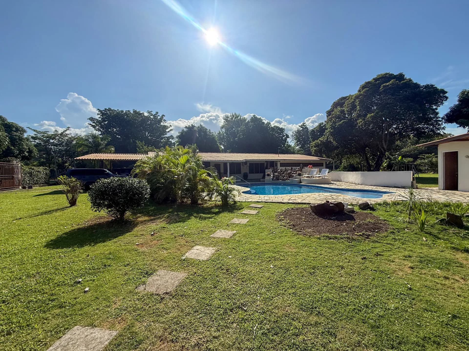3 Bedroom Coastal Estate with Guest House, Backup Generator and 0.89 Acres in Nueva Gorgona, Panama R-0079 - Image 39