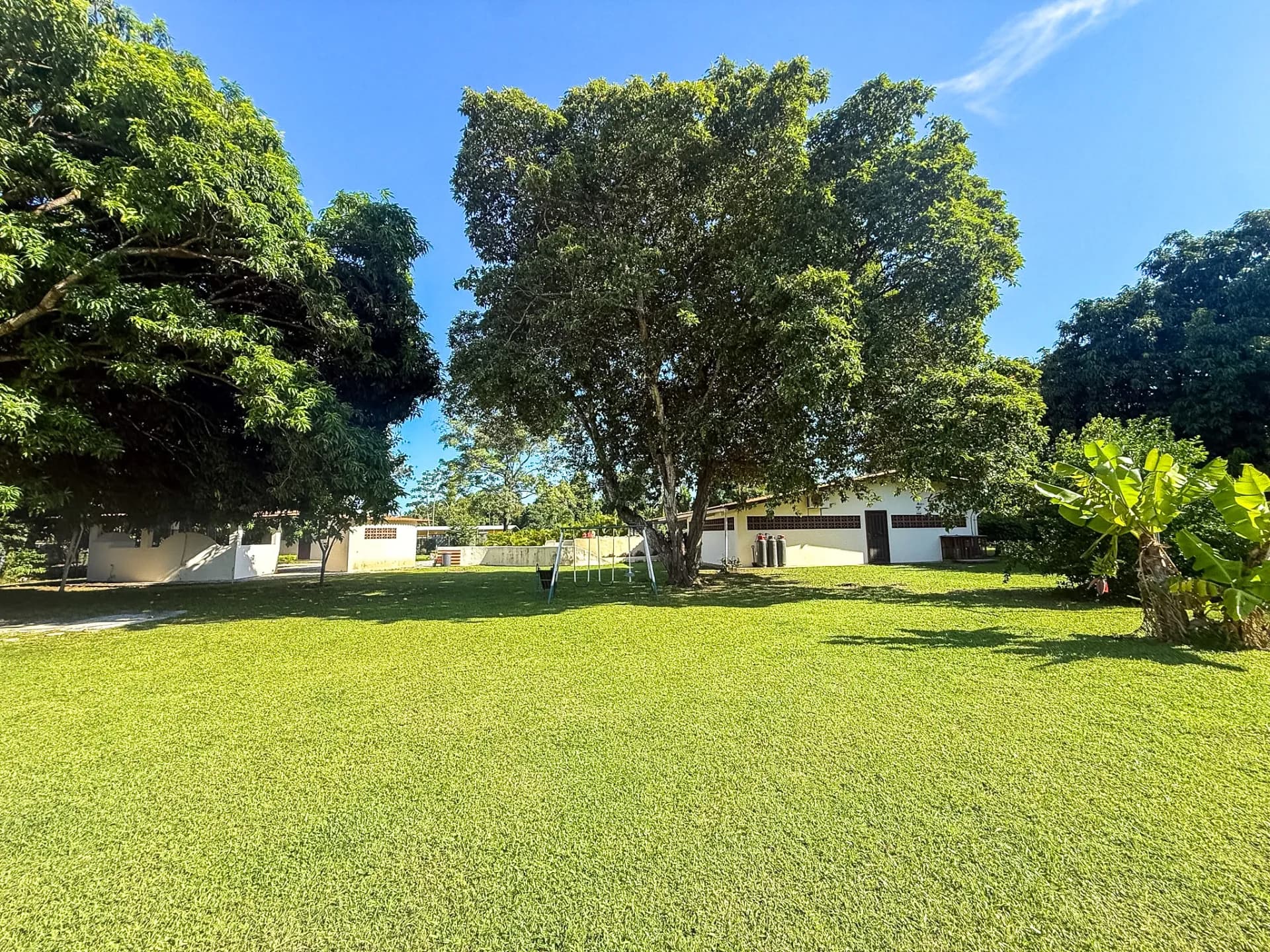 3 Bedroom Coastal Estate with Guest House, Backup Generator and 0.89 Acres in Nueva Gorgona, Panama R-0079 - Image 43