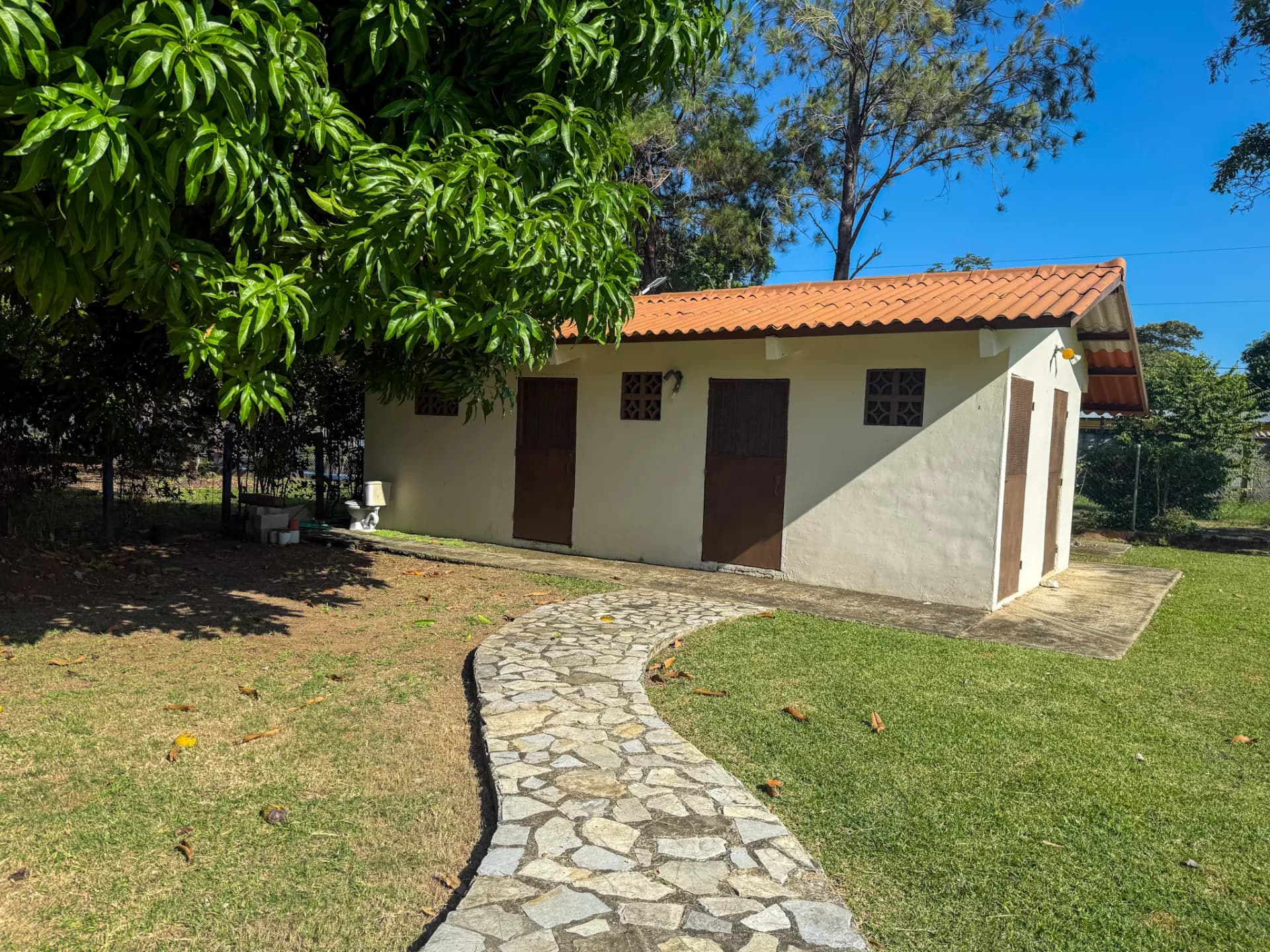 3 Bedroom Coastal Estate with Guest House, Backup Generator and 0.89 Acres in Nueva Gorgona, Panama R-0079 - Image 54