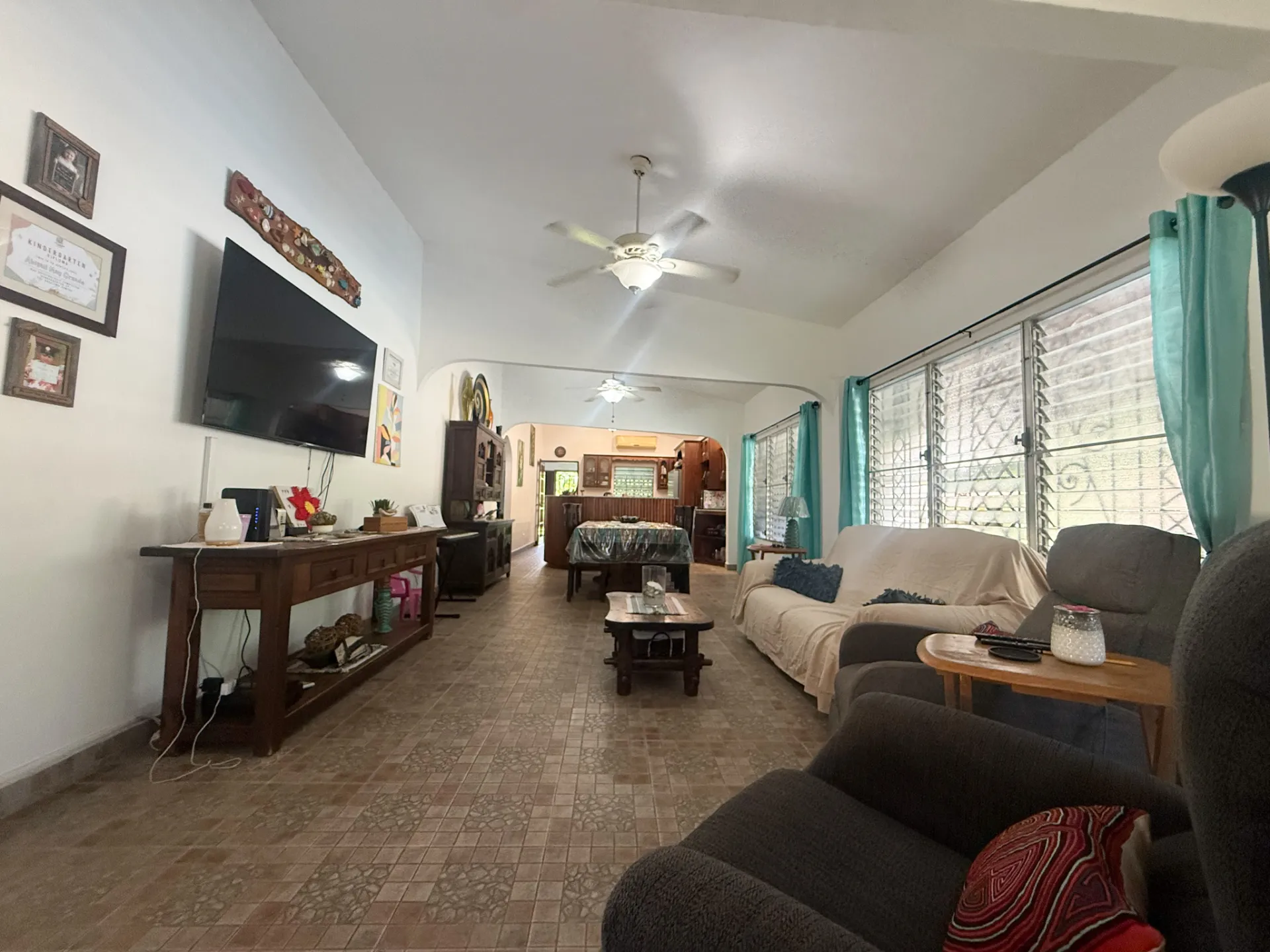 3 Bedroom Coastal Estate with Guest House, Backup Generator and 0.89 Acres in Nueva Gorgona, Panama R-0079 - Image 7