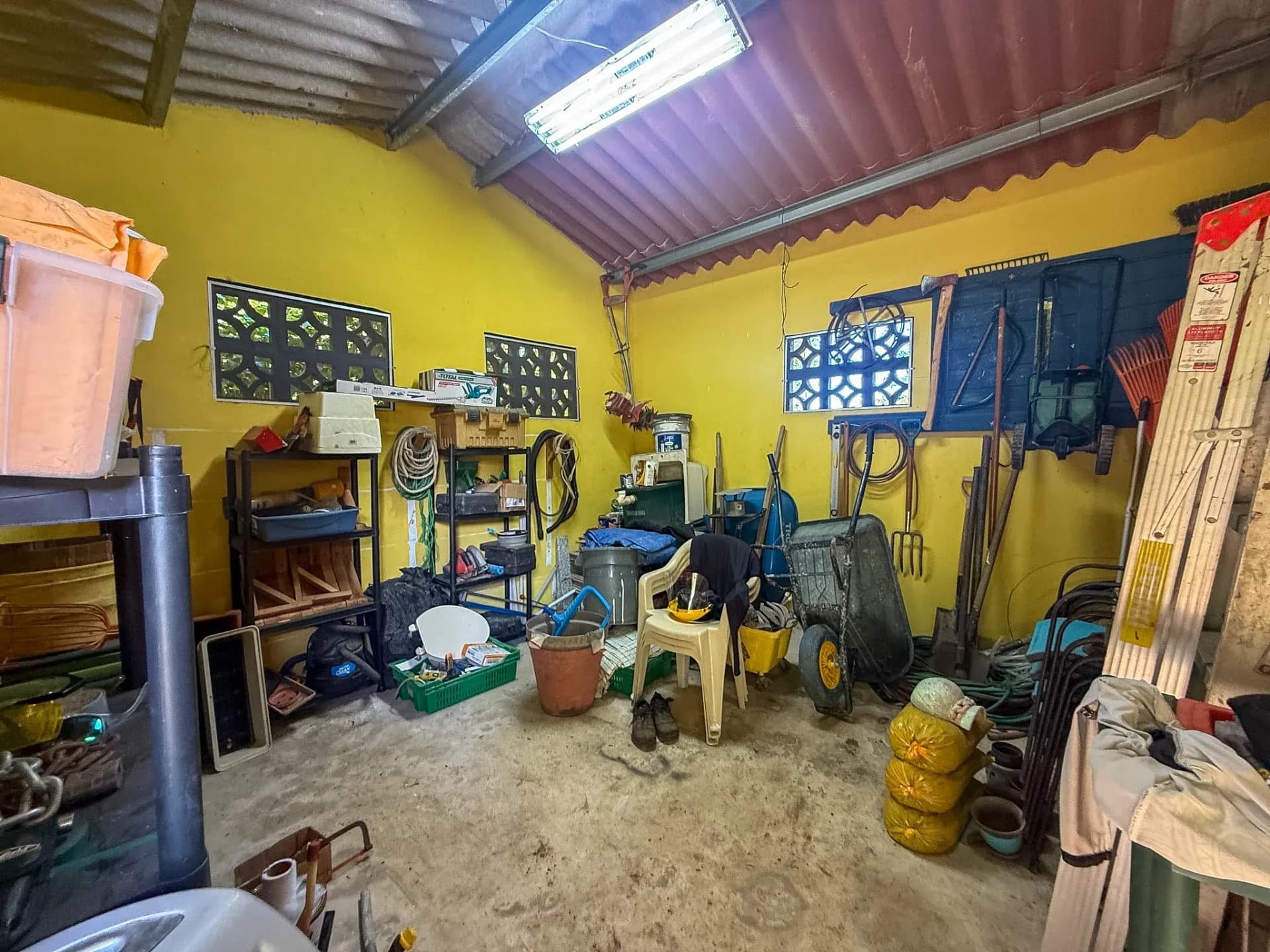 3 Bedroom Coastal Estate with Guest House, Backup Generator and 0.89 Acres in Nueva Gorgona, Panama R-0079 - Image 58