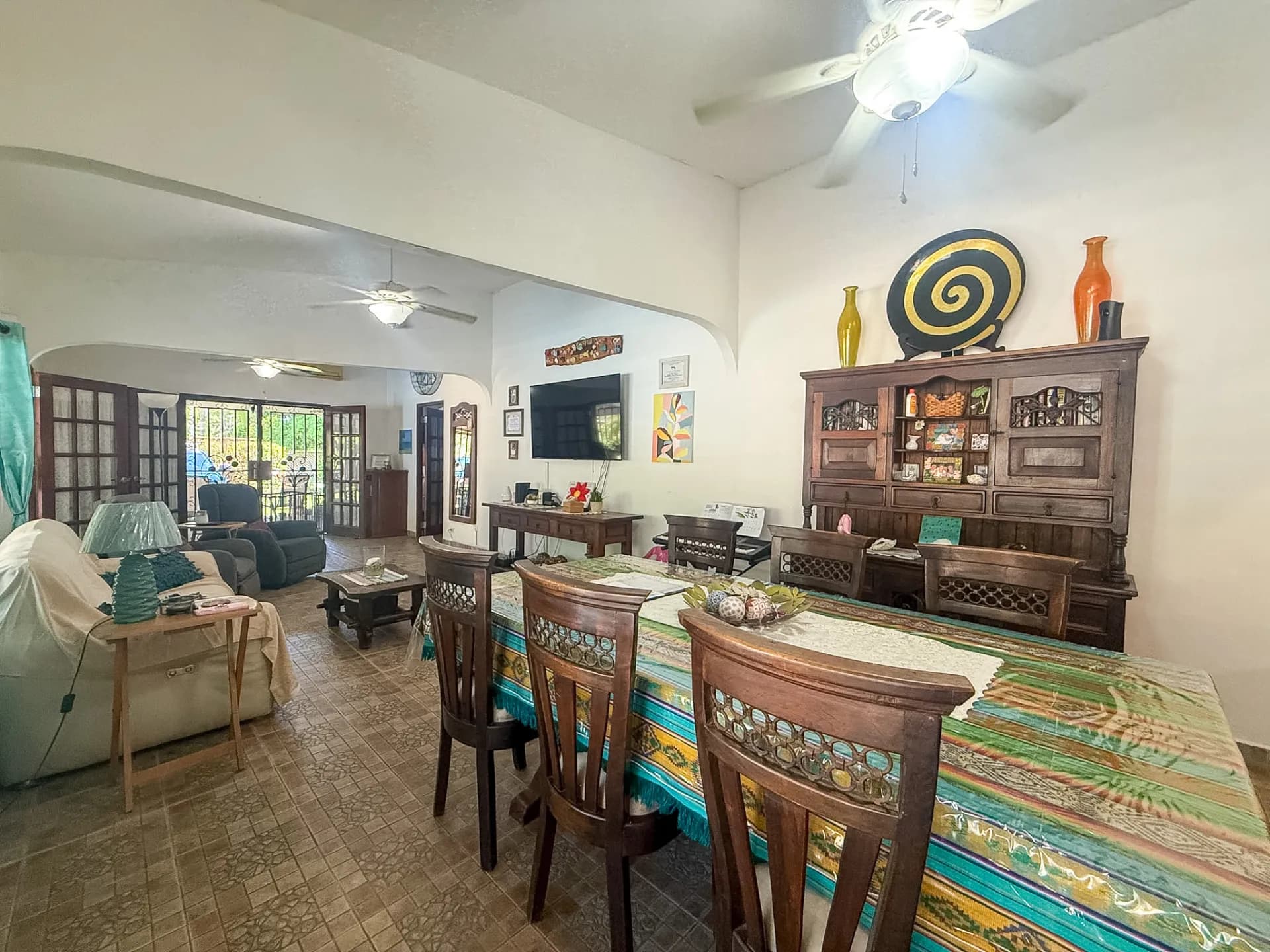3 Bedroom Coastal Estate with Guest House, Backup Generator and 0.89 Acres in Nueva Gorgona, Panama R-0079 - Image 8