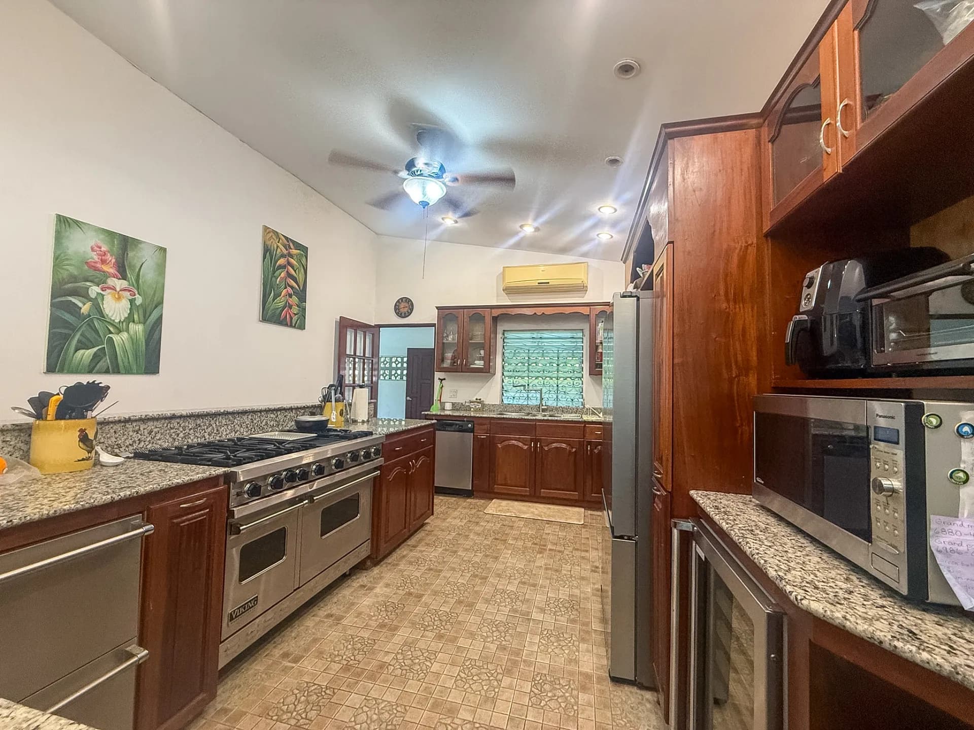 3 Bedroom Coastal Estate with Guest House, Backup Generator and 0.89 Acres in Nueva Gorgona, Panama R-0079 - Image 9