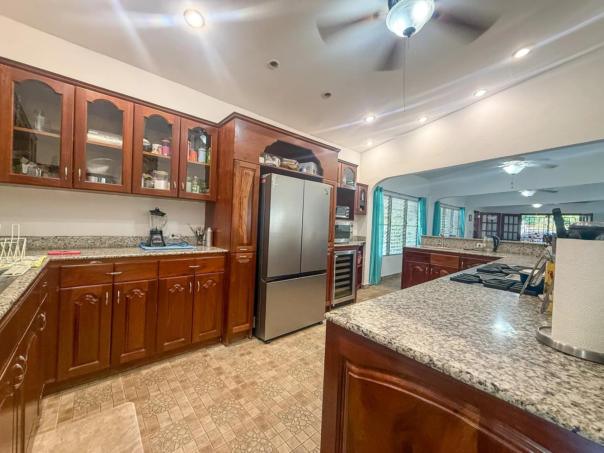 3 Bedroom Coastal Estate with Guest House, Backup Generator and 0.89 Acres in Nueva Gorgona, Panama R-0079 - Image 10